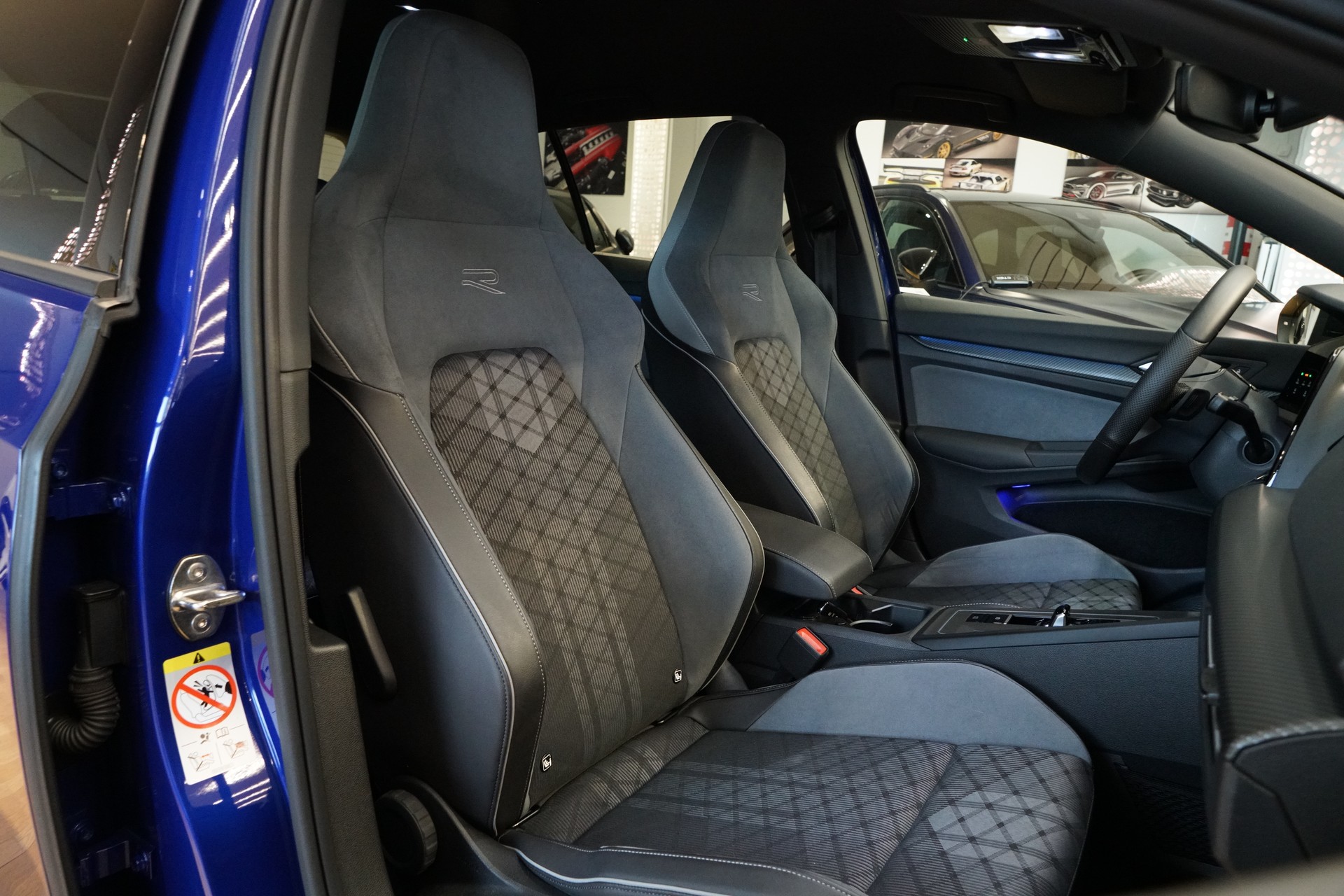 VW Golf 1.5 eTSI mHEV ACT R-Line DSG-image-19