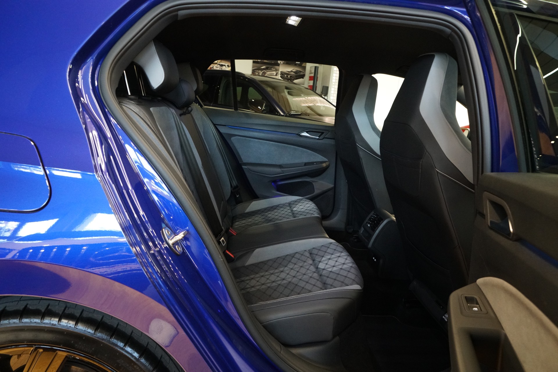 VW Golf 1.5 eTSI mHEV ACT R-Line DSG-image-18