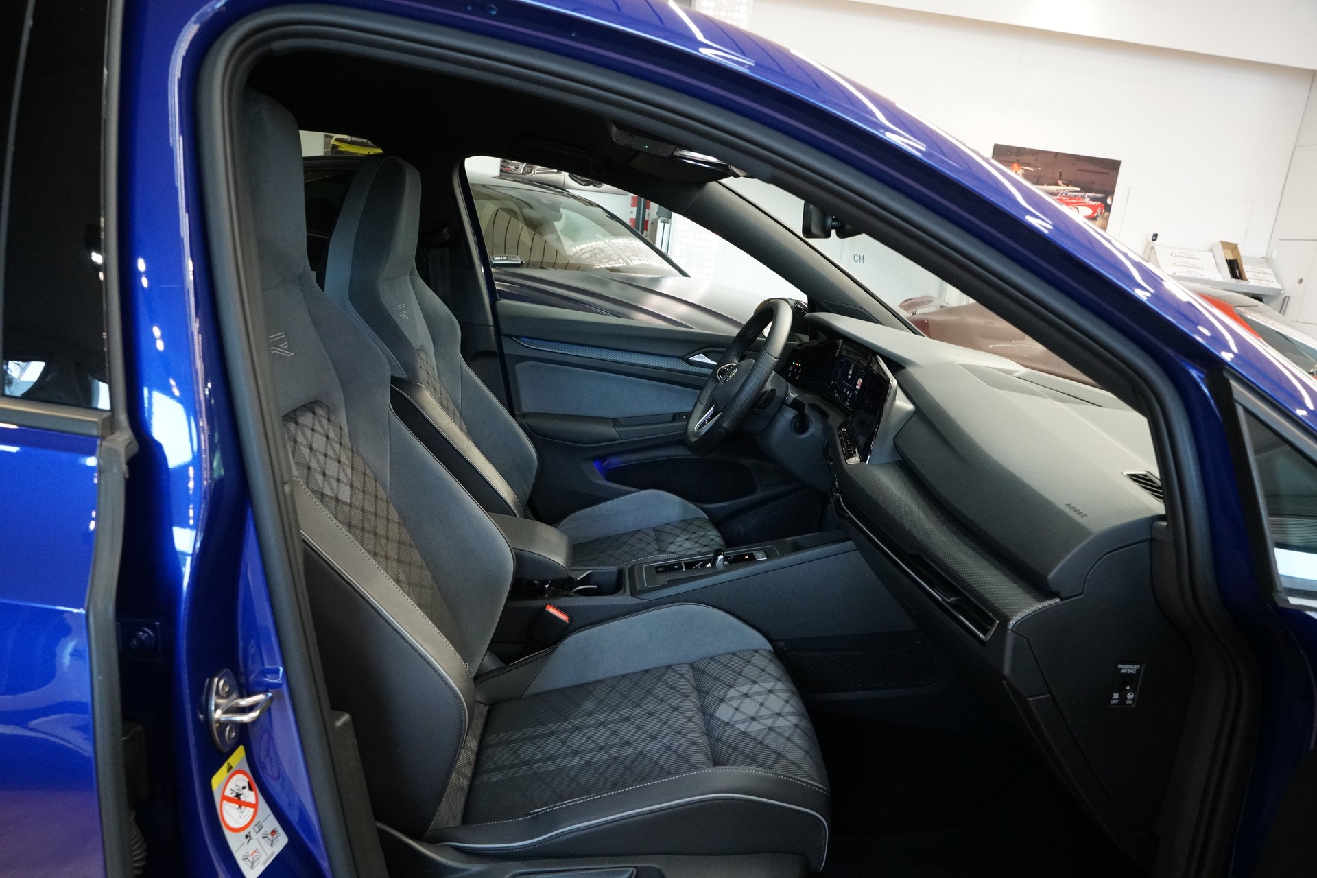 VW Golf 1.5 eTSI mHEV ACT R-Line DSG-image-21