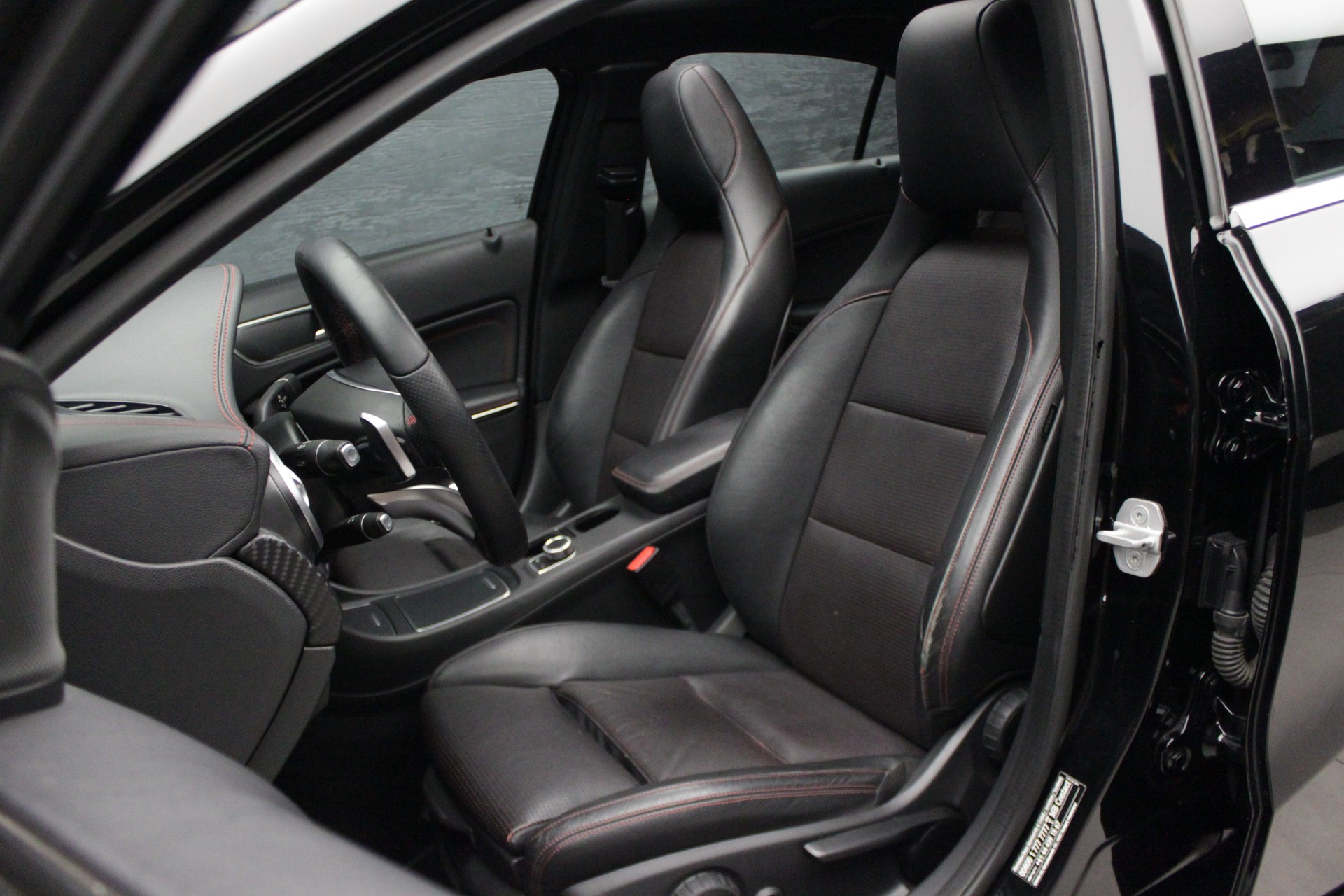 MERCEDES-BENZ A 220 d AMG Line 4Matic 7G-DCT-image-16