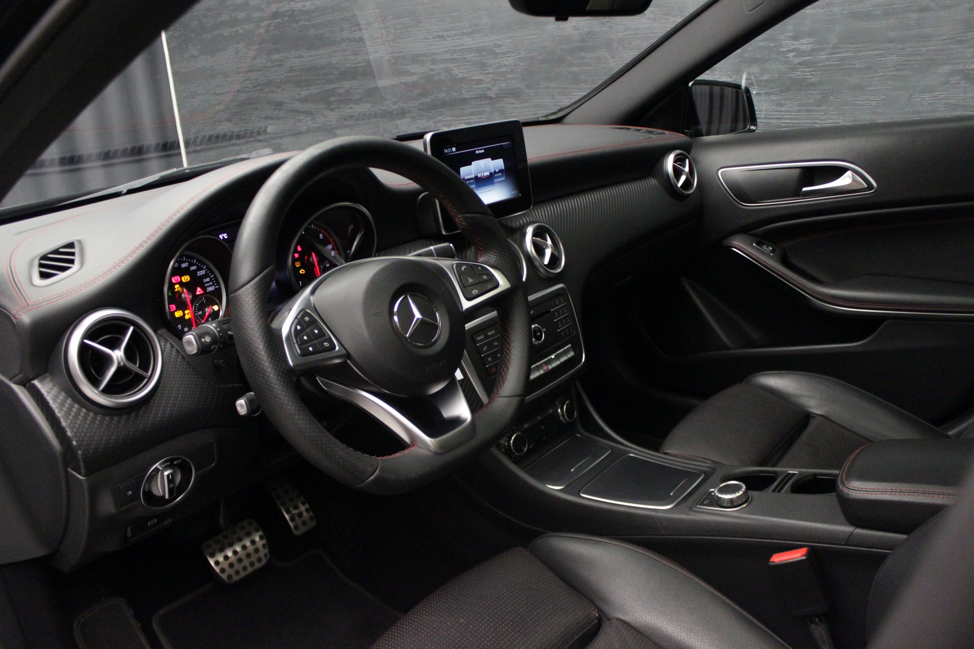 MERCEDES-BENZ A 220 d AMG Line 4Matic 7G-DCT-image-20