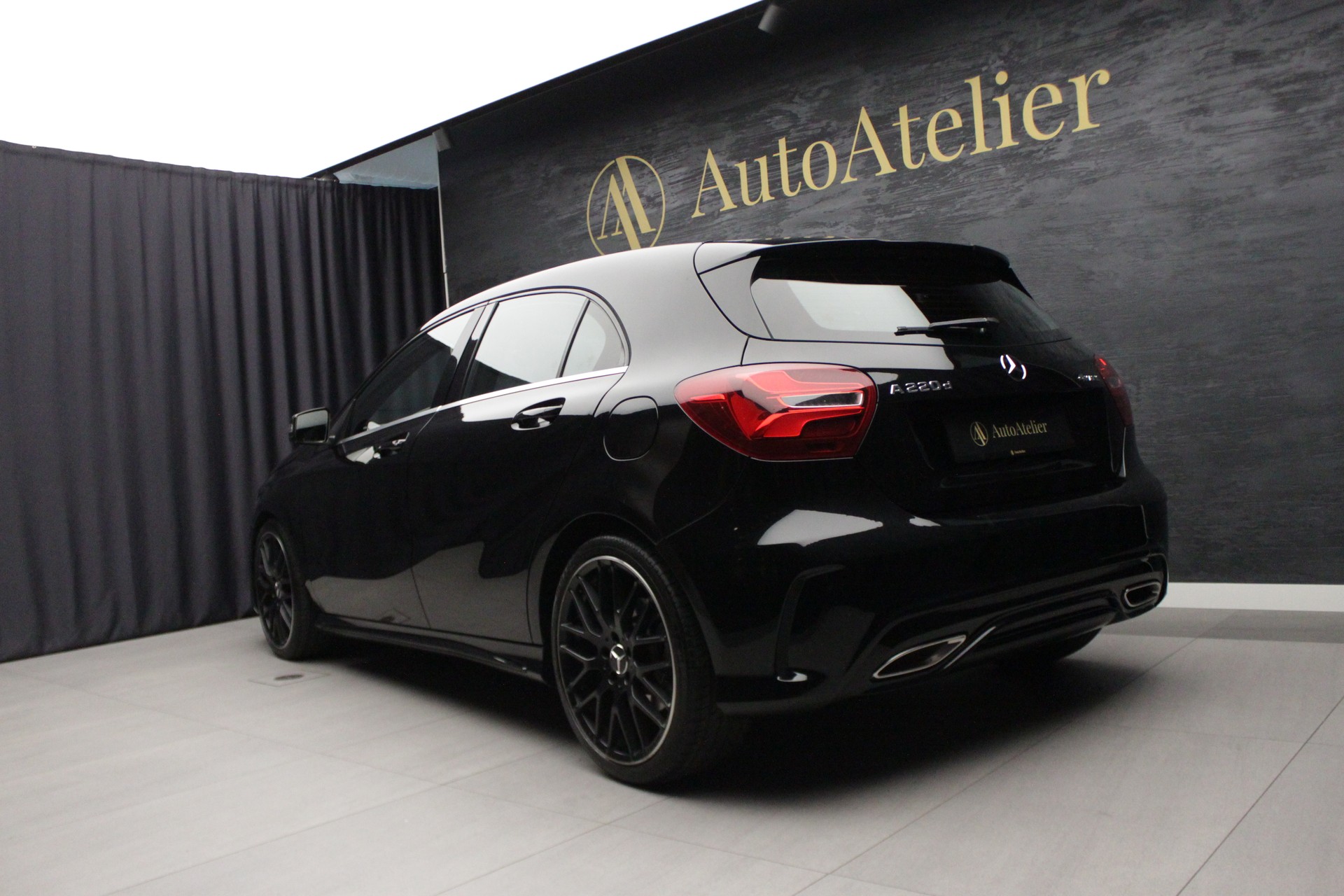 MERCEDES-BENZ A 220 d AMG Line 4Matic 7G-DCT-image-10