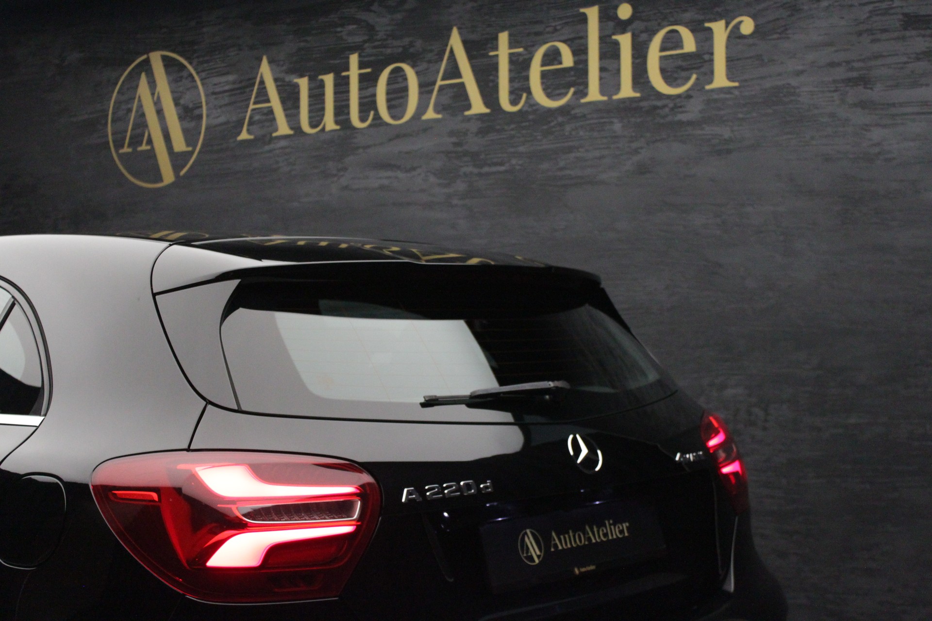 MERCEDES-BENZ A 220 d AMG Line 4Matic 7G-DCT-image-13