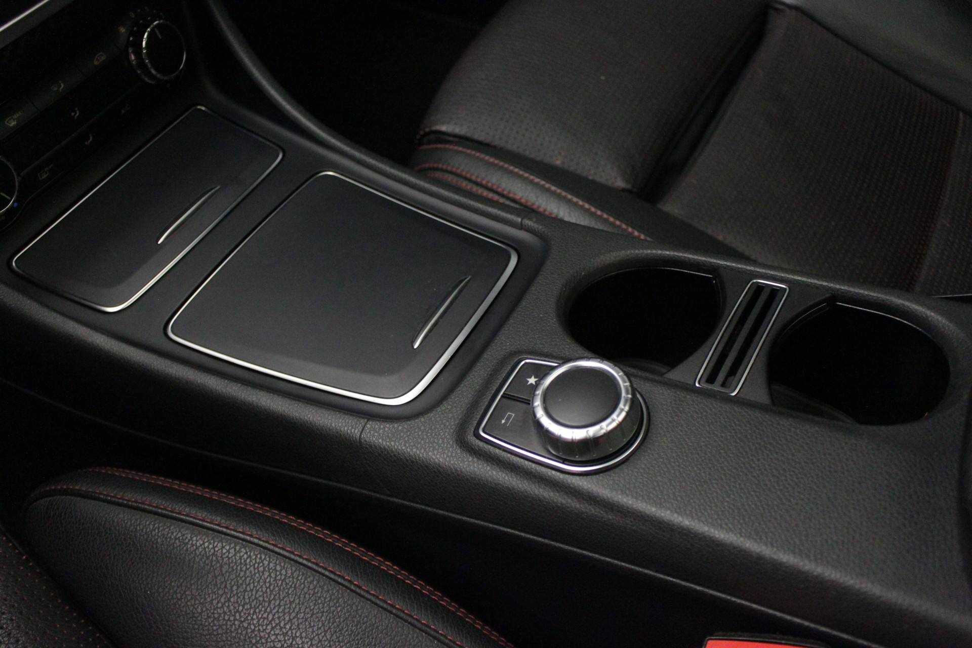 MERCEDES-BENZ A 220 d AMG Line 4Matic 7G-DCT-image-19