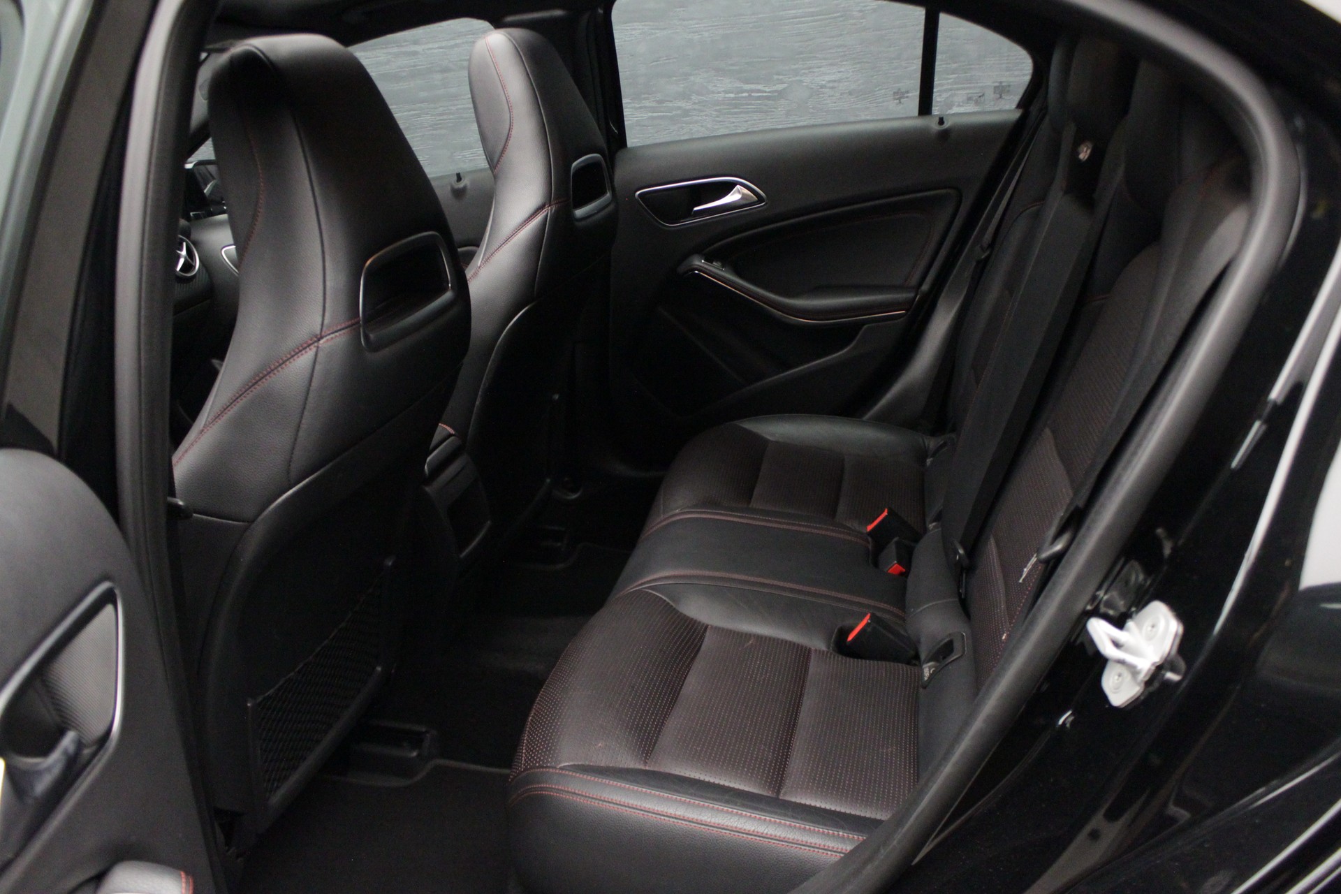 MERCEDES-BENZ A 220 d AMG Line 4Matic 7G-DCT-image-18