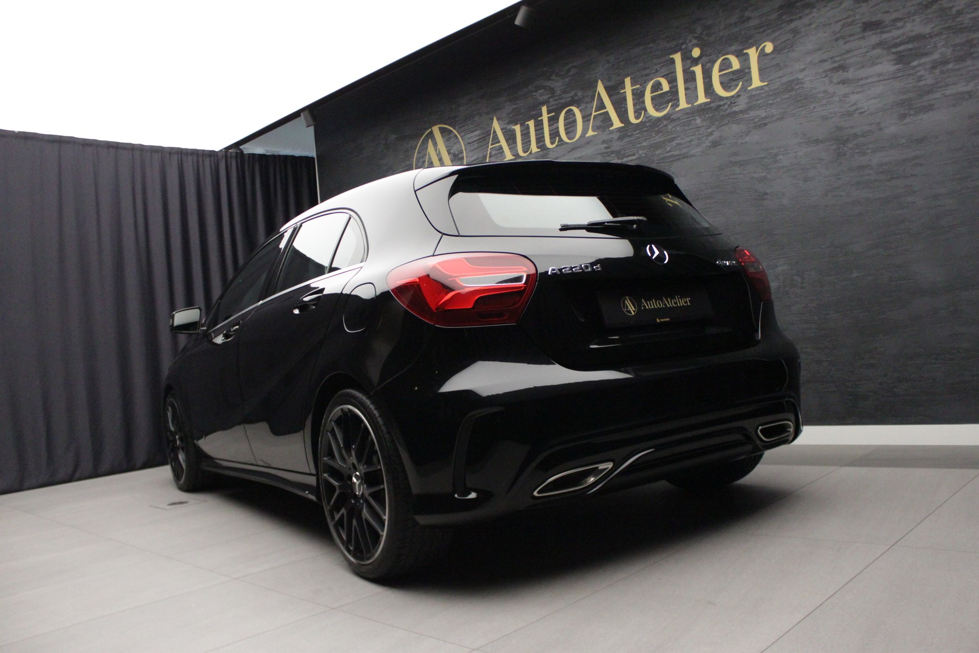 MERCEDES-BENZ A 220 d AMG Line 4Matic 7G-DCT-image-8