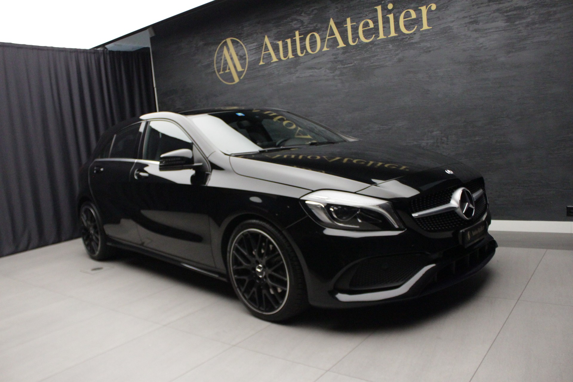 MERCEDES-BENZ A 220 d AMG Line 4Matic 7G-DCT-showroom-element-3