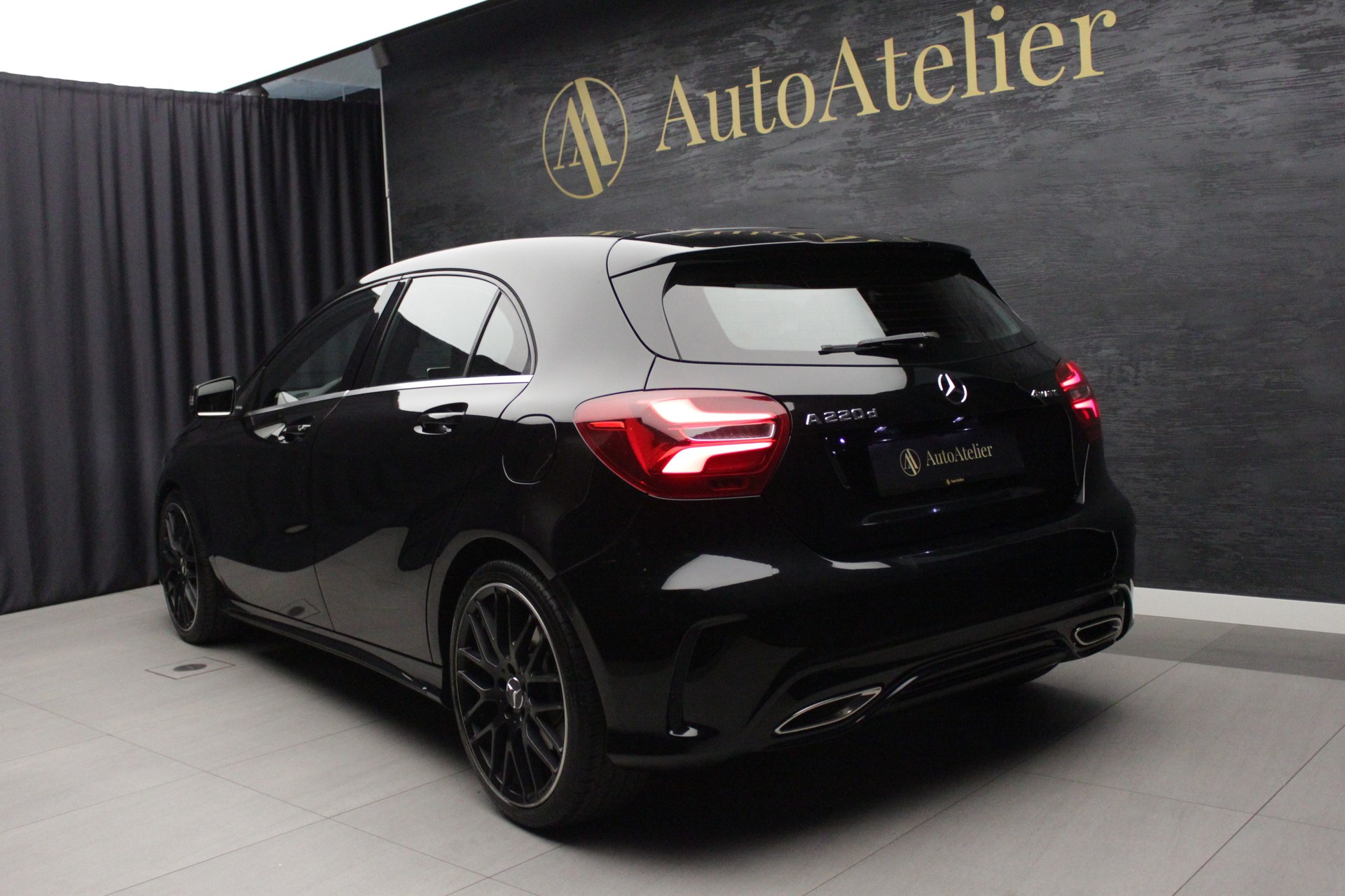 MERCEDES-BENZ A 220 d AMG Line 4Matic 7G-DCT-image-11