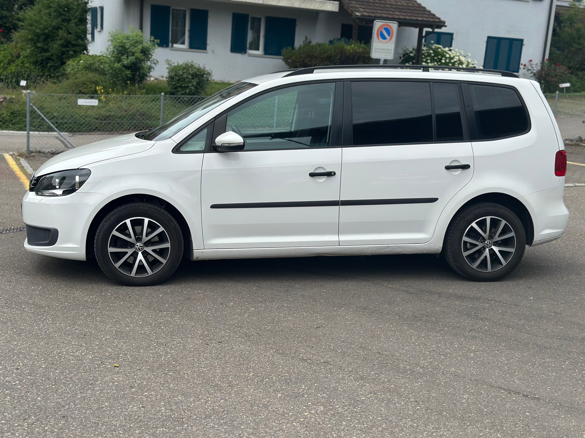 VW Touran 1.6 TDI Trendline DSG-showroom-element-1