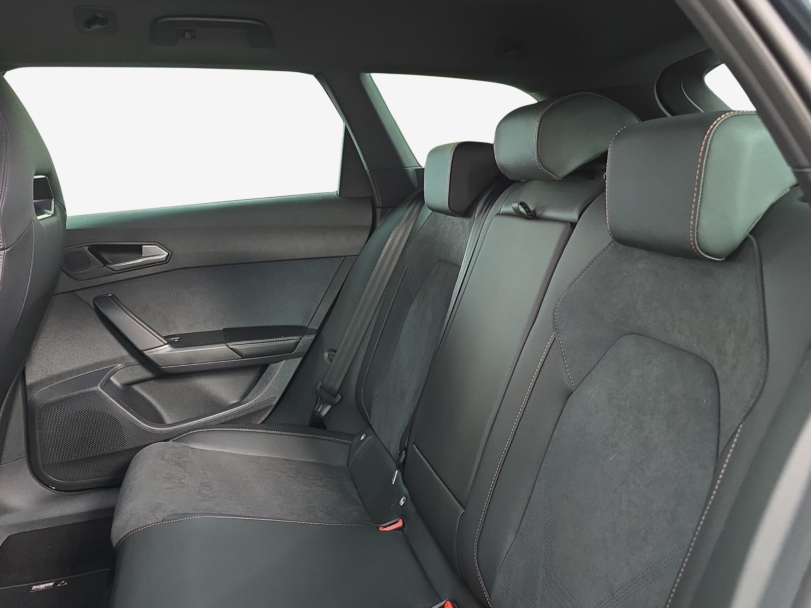 CUPRA LEON ST 1.5 eTSI DSG-image-11