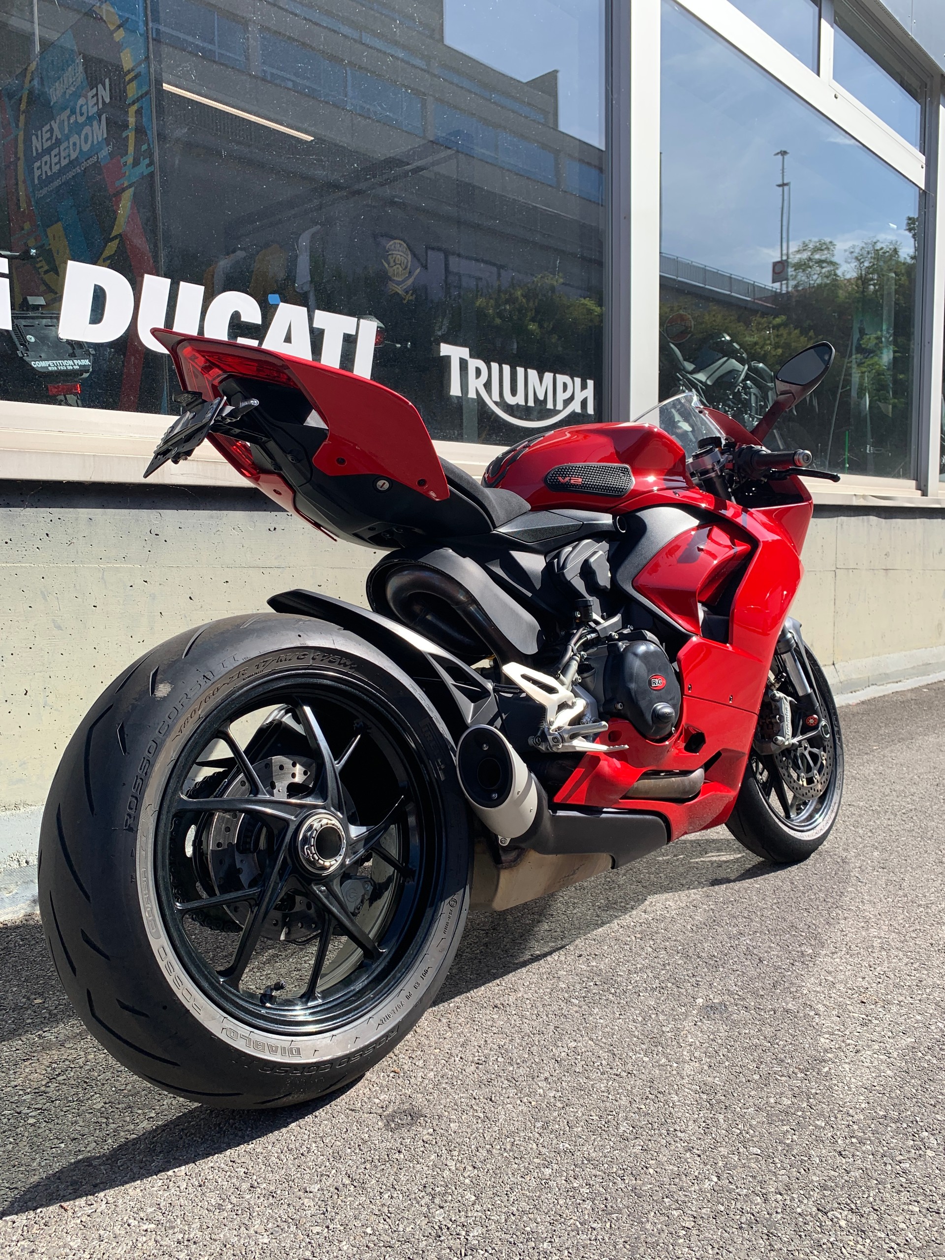 DUCATI Panigale V2-image-4