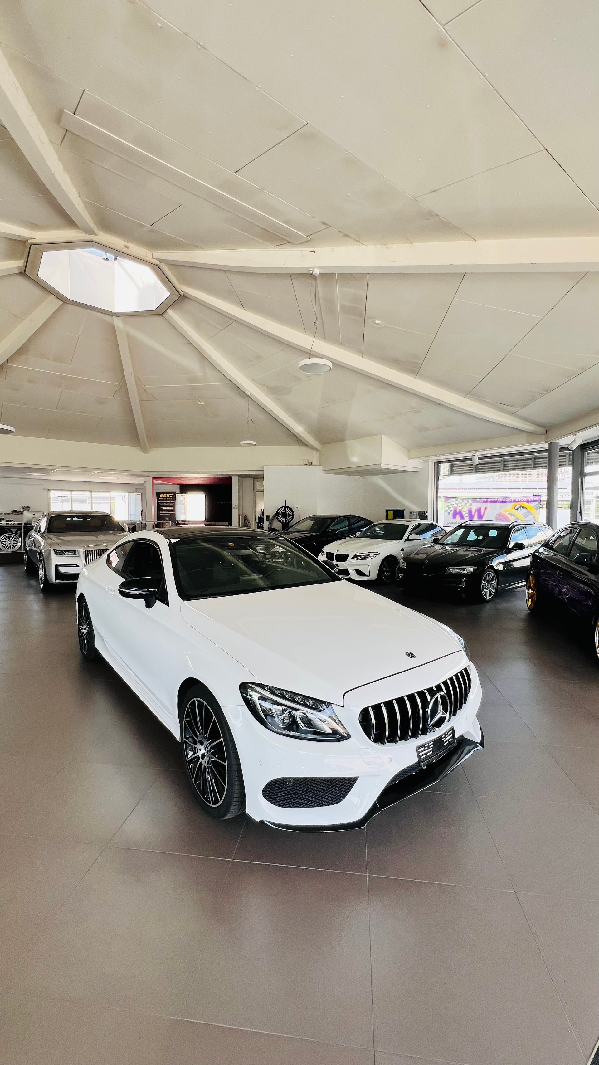 MERCEDES-BENZ C 300-showroom-element-2