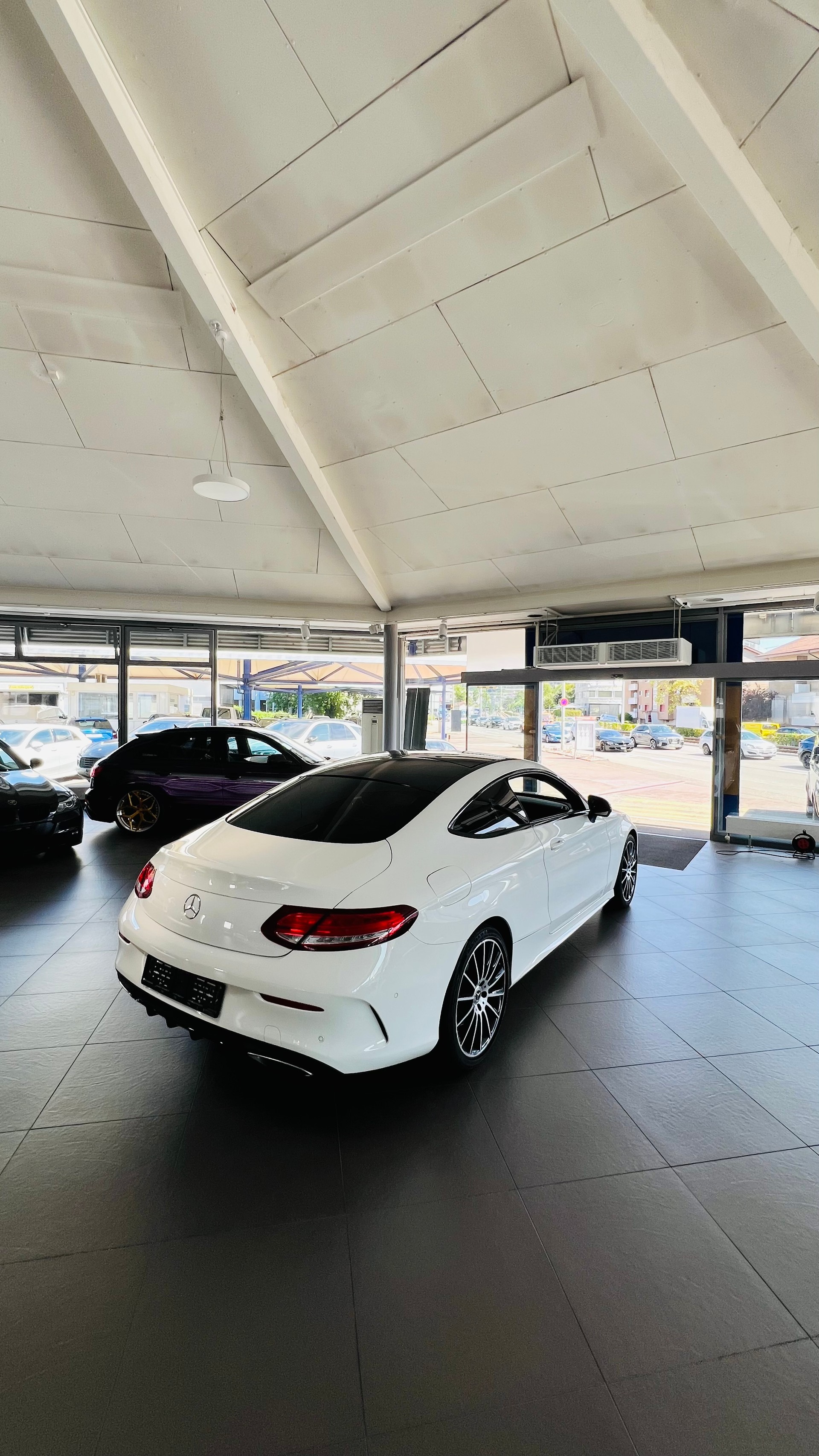 MERCEDES-BENZ C 300-showroom-element-3