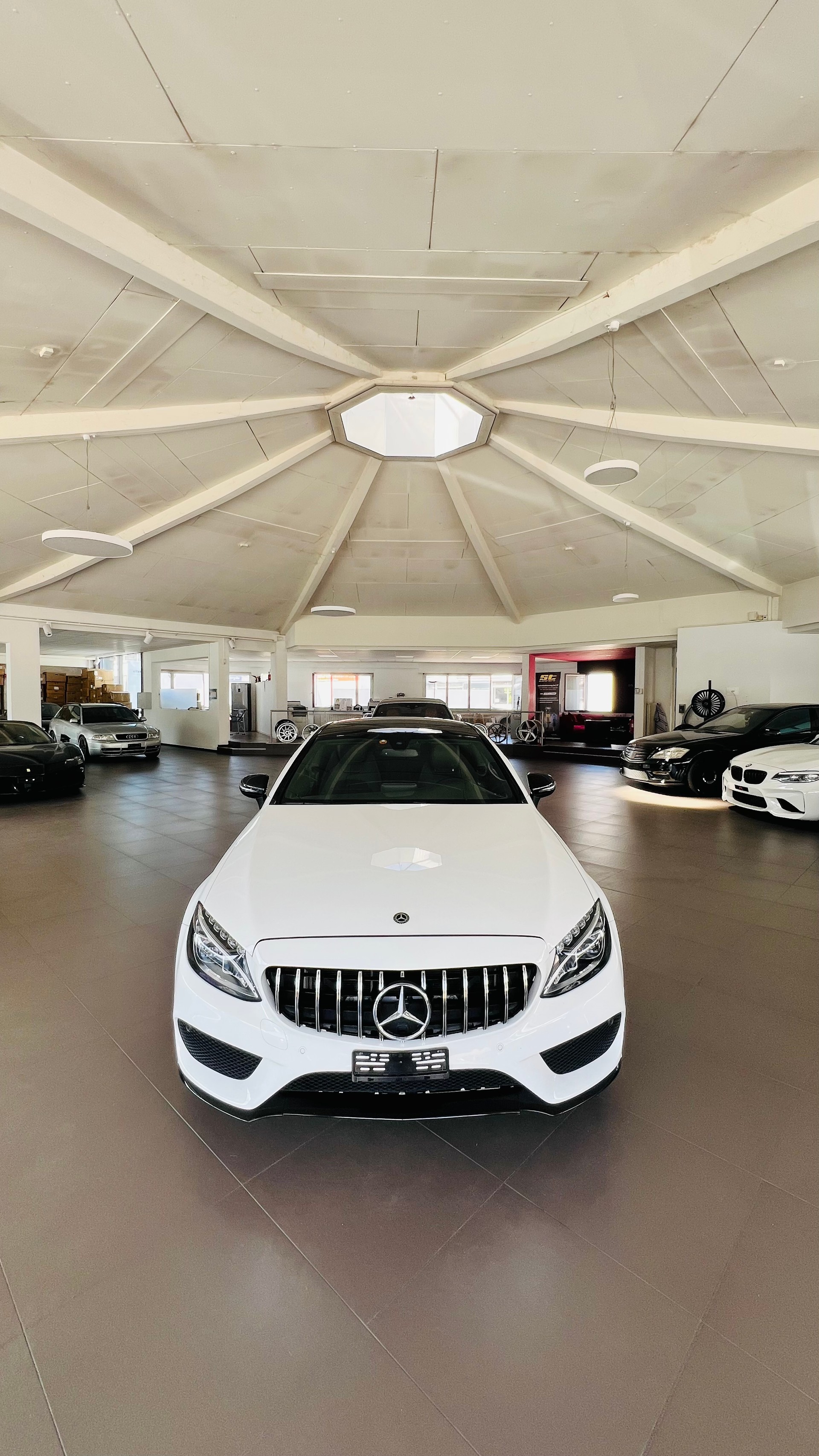 MERCEDES-BENZ C 300-showroom-element-1