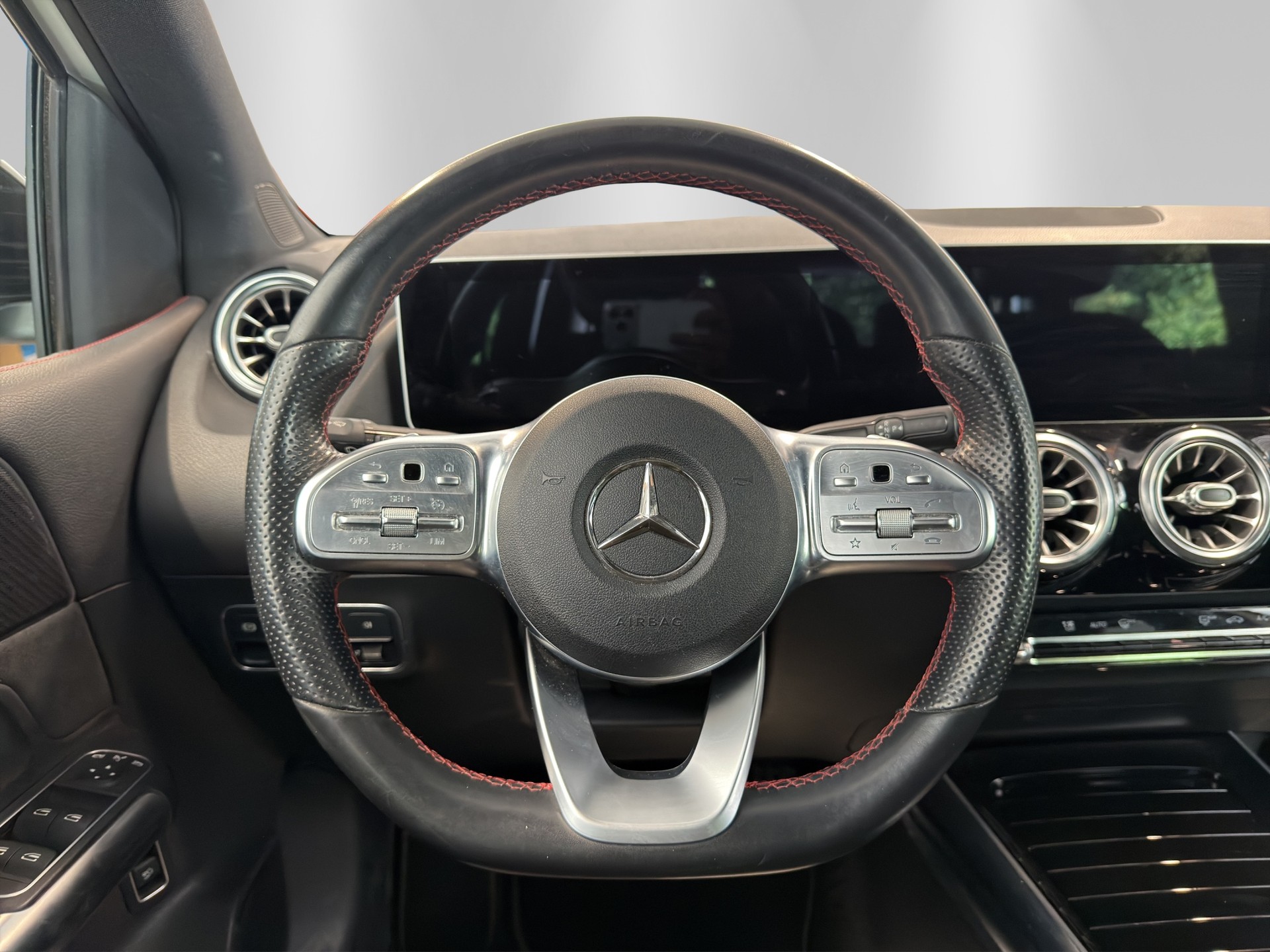 MERCEDES-BENZ B 220 4Matic AMG Line 7G-DCT-image-9