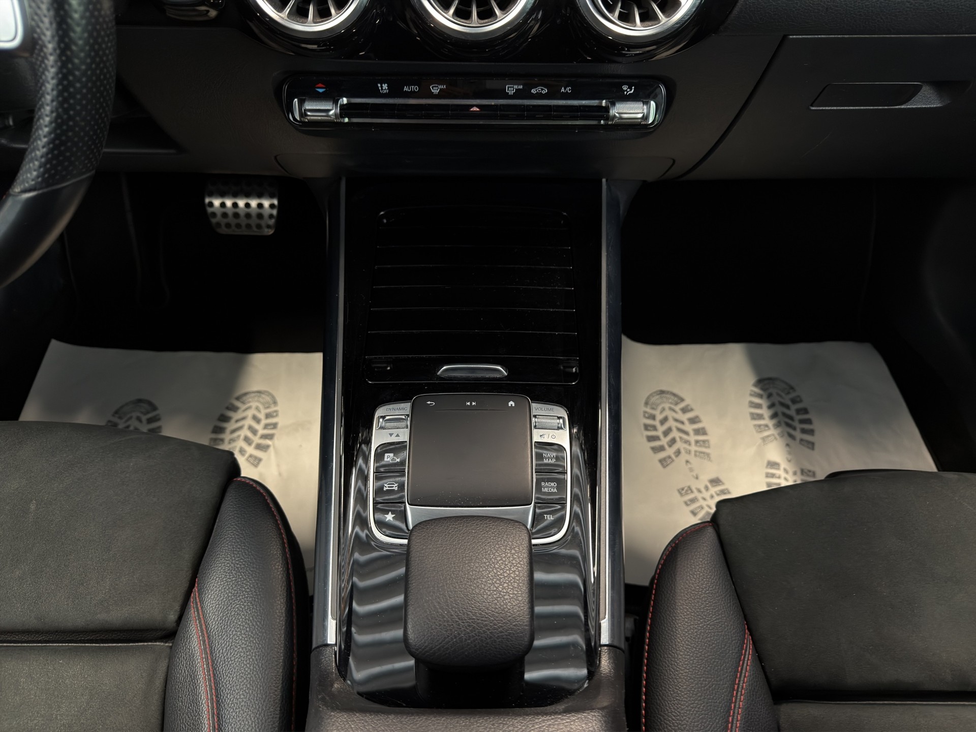 MERCEDES-BENZ B 220 4Matic AMG Line 7G-DCT-image-11