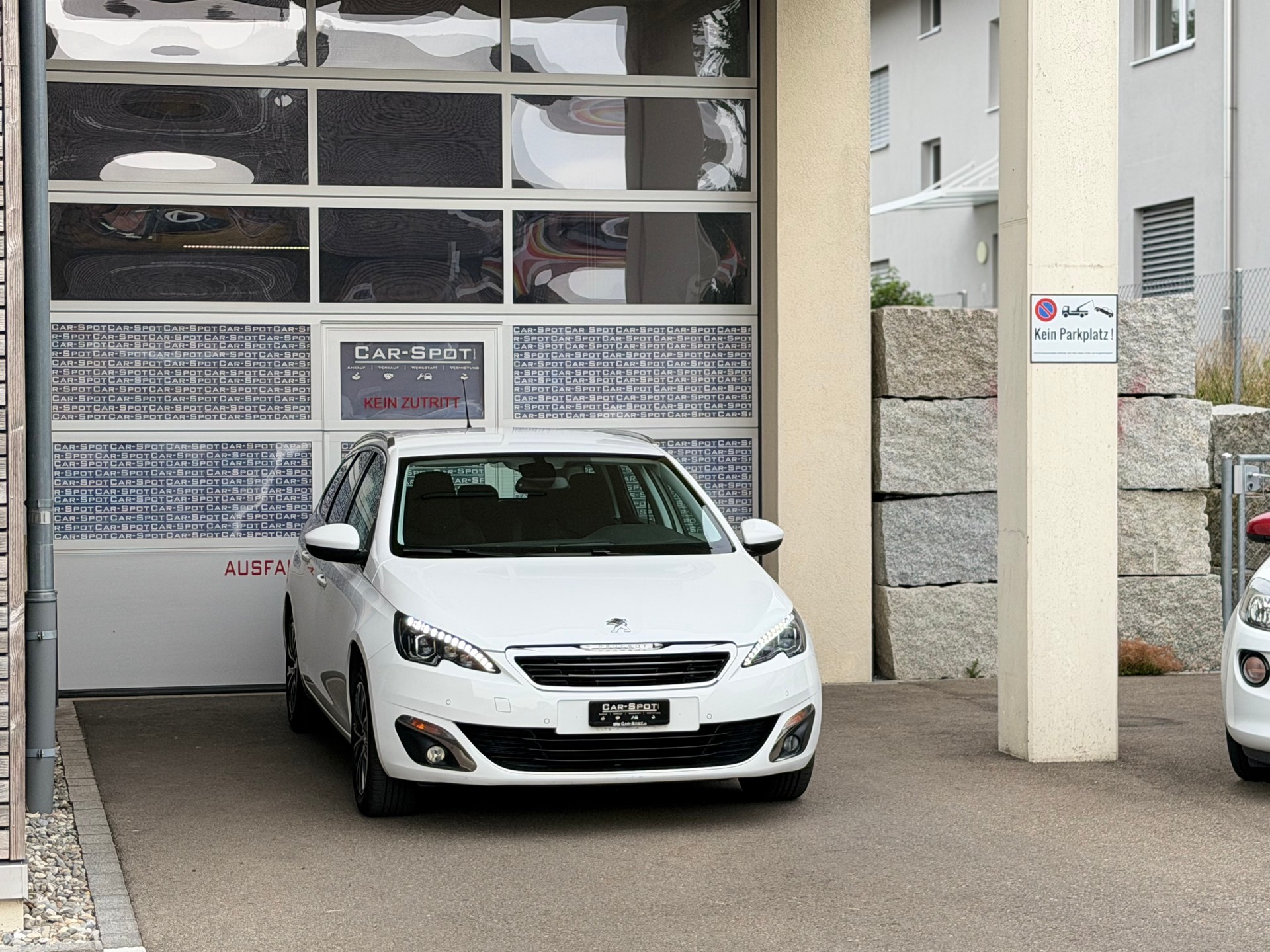 PEUGEOT 308 SW 1.2 THP Allure Automatic-showroom-element-2