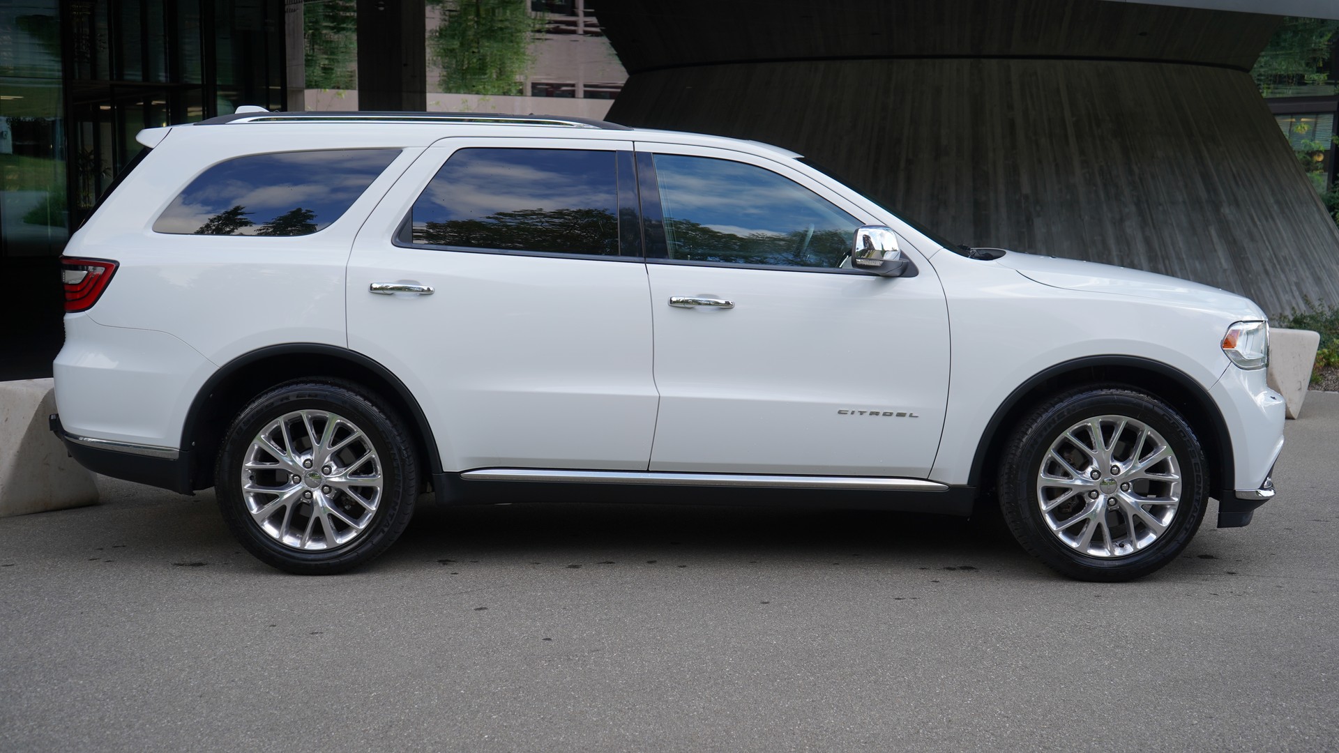 DODGE 5.7 HEMI V8 Citadel AWD 7 Plätzer-showroom-element-3