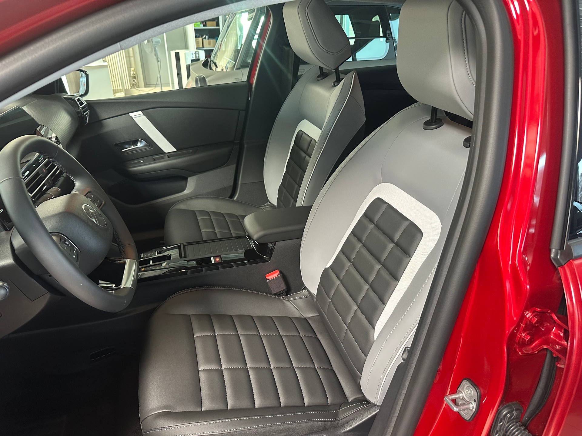 CITROEN C4 Hybrid 136 e-DCS6 Max-image-9
