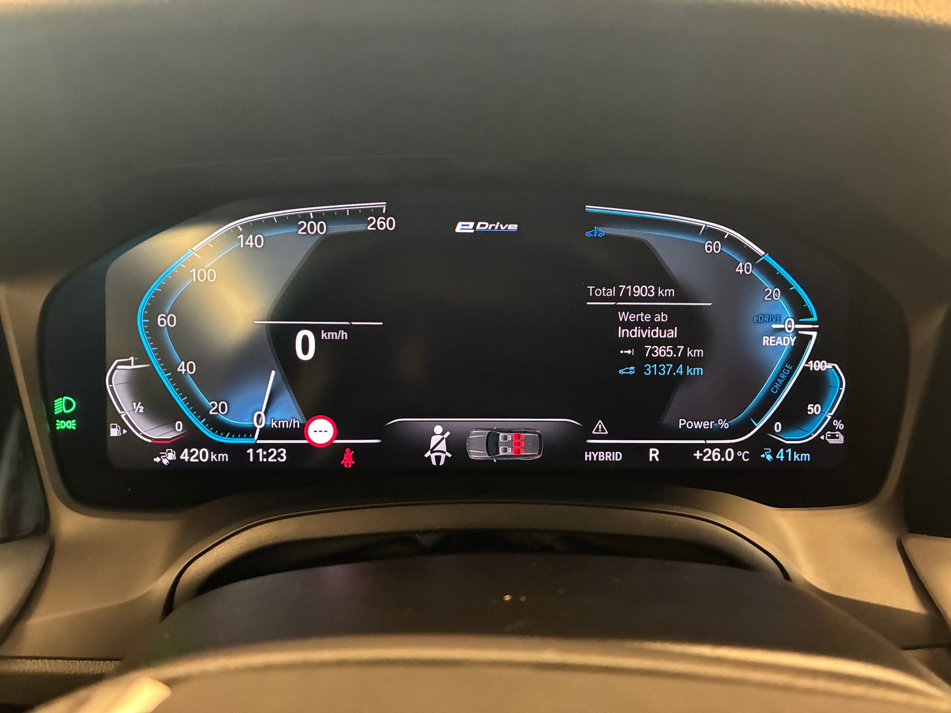 BMW 330e xDrive Touring-image-14