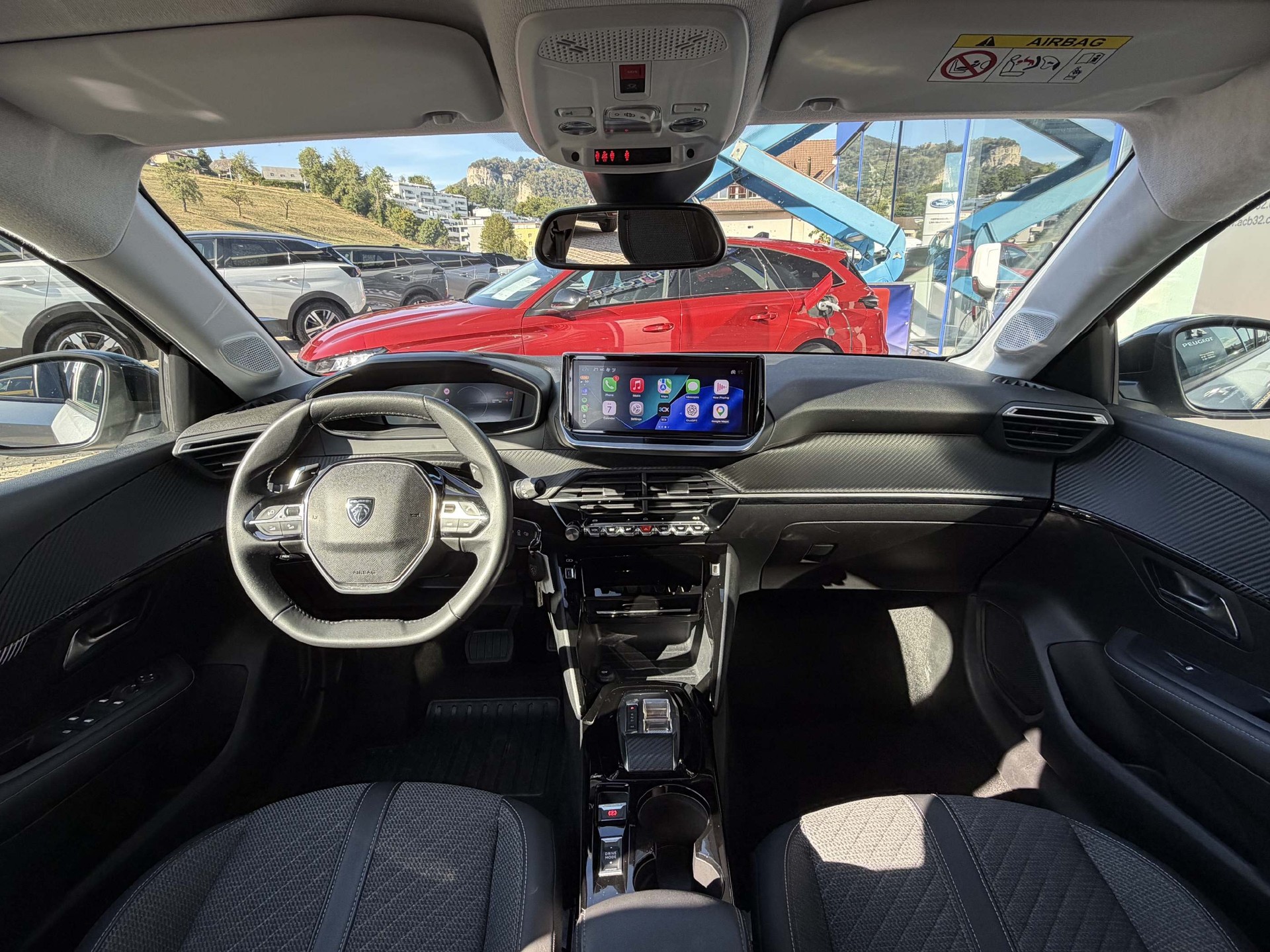PEUGEOT 208 1.2 Hybrid Allure 5 Jahre Garantie-image-5