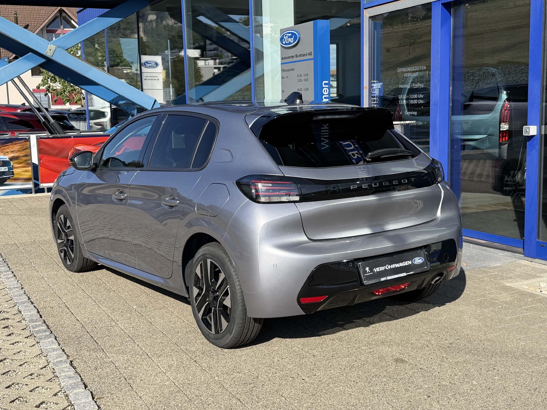 PEUGEOT 208 1.2 Hybrid Allure 5 Jahre Garantie-showroom-element-2