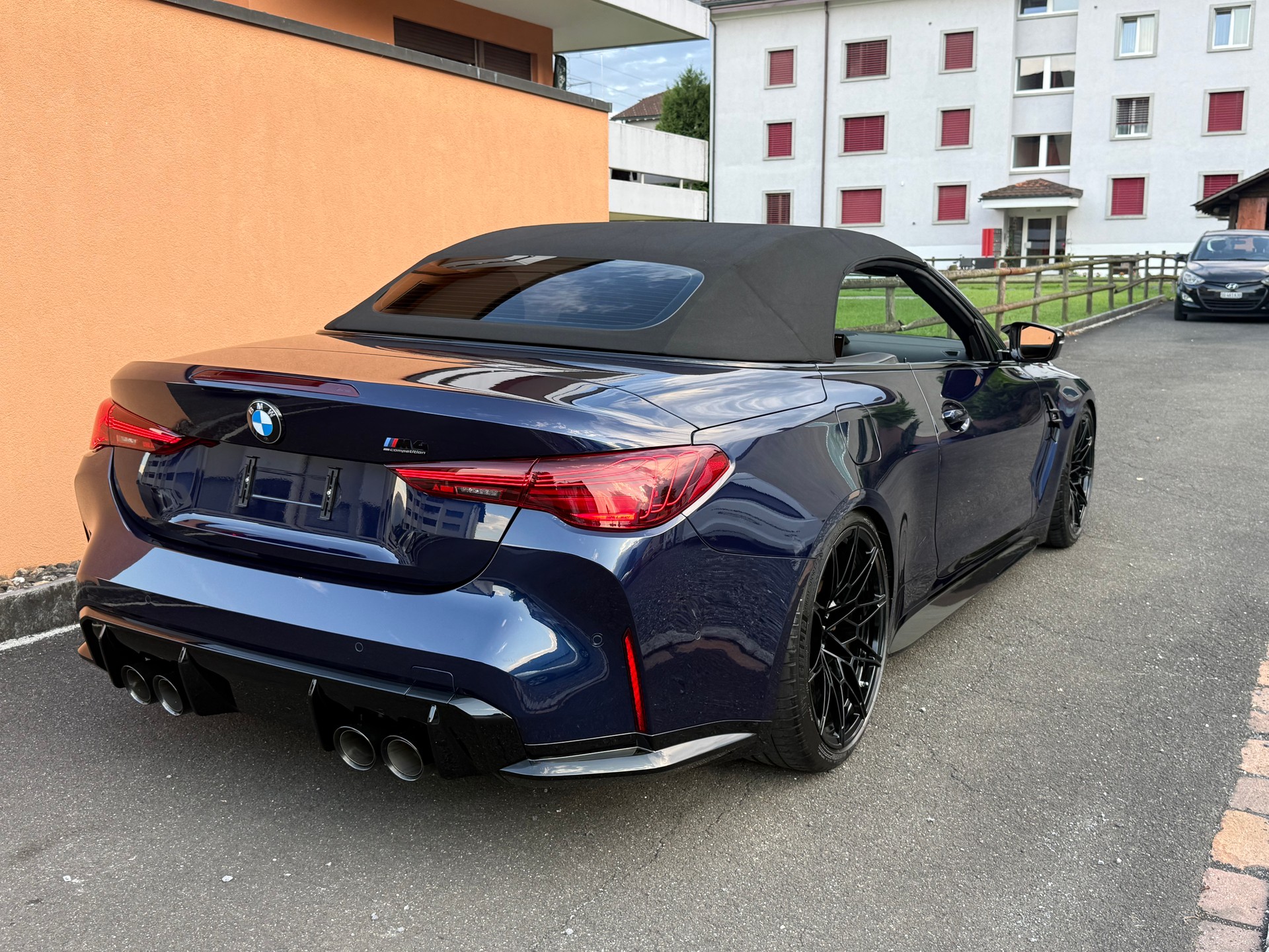 BMW M4 Cabrio Competition M xDrive-image-9
