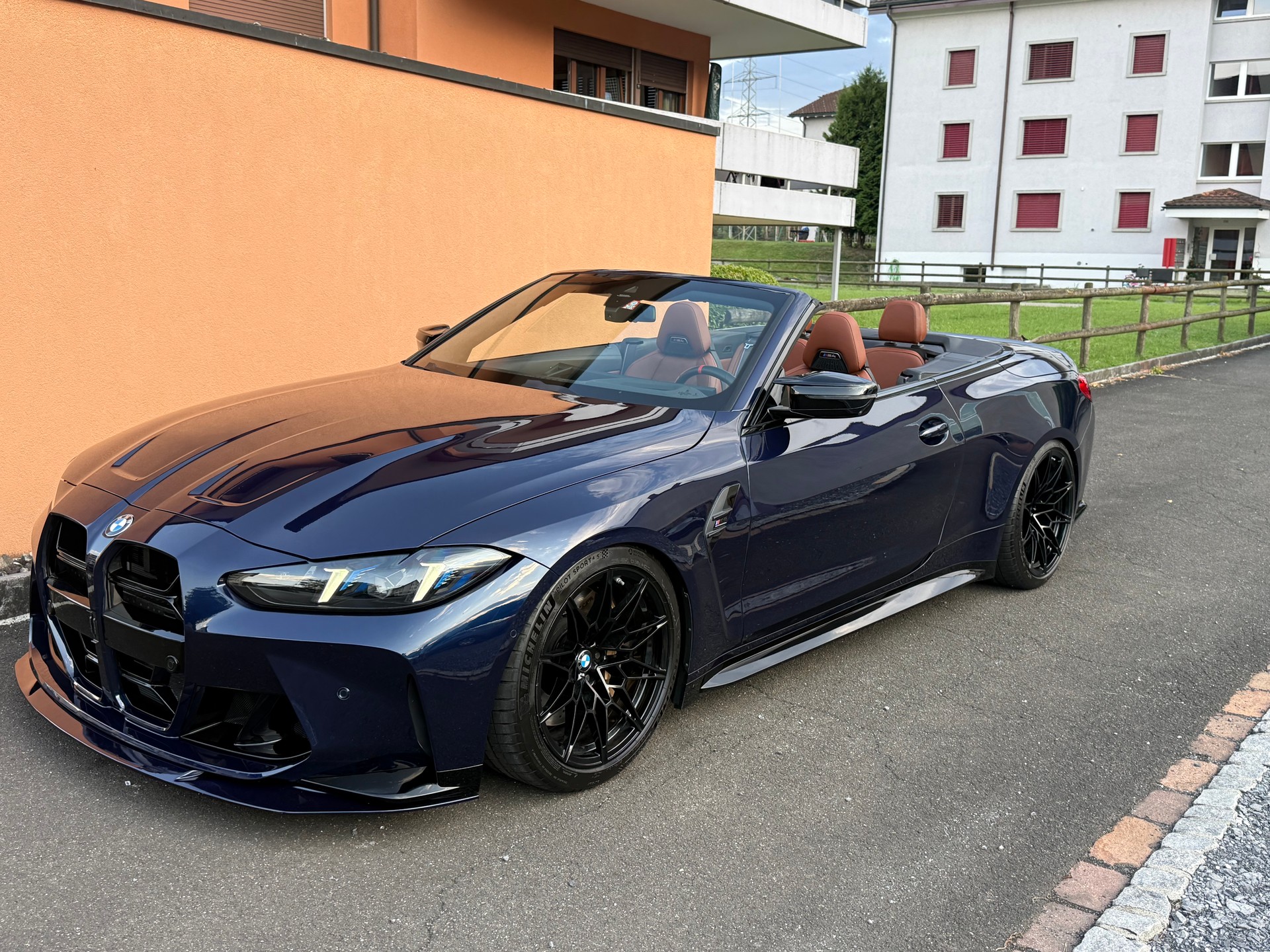 BMW M4 Cabrio Competition M xDrive-image-2