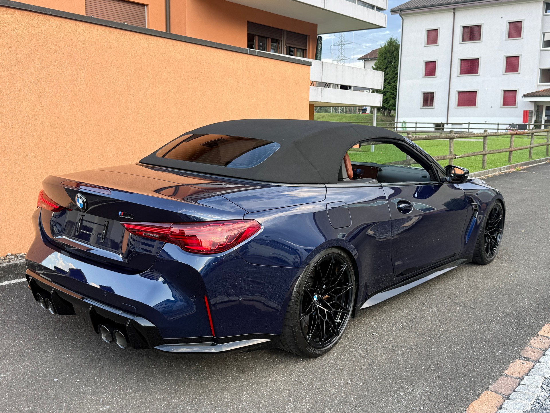 BMW M4 Cabrio Competition M xDrive-image-8