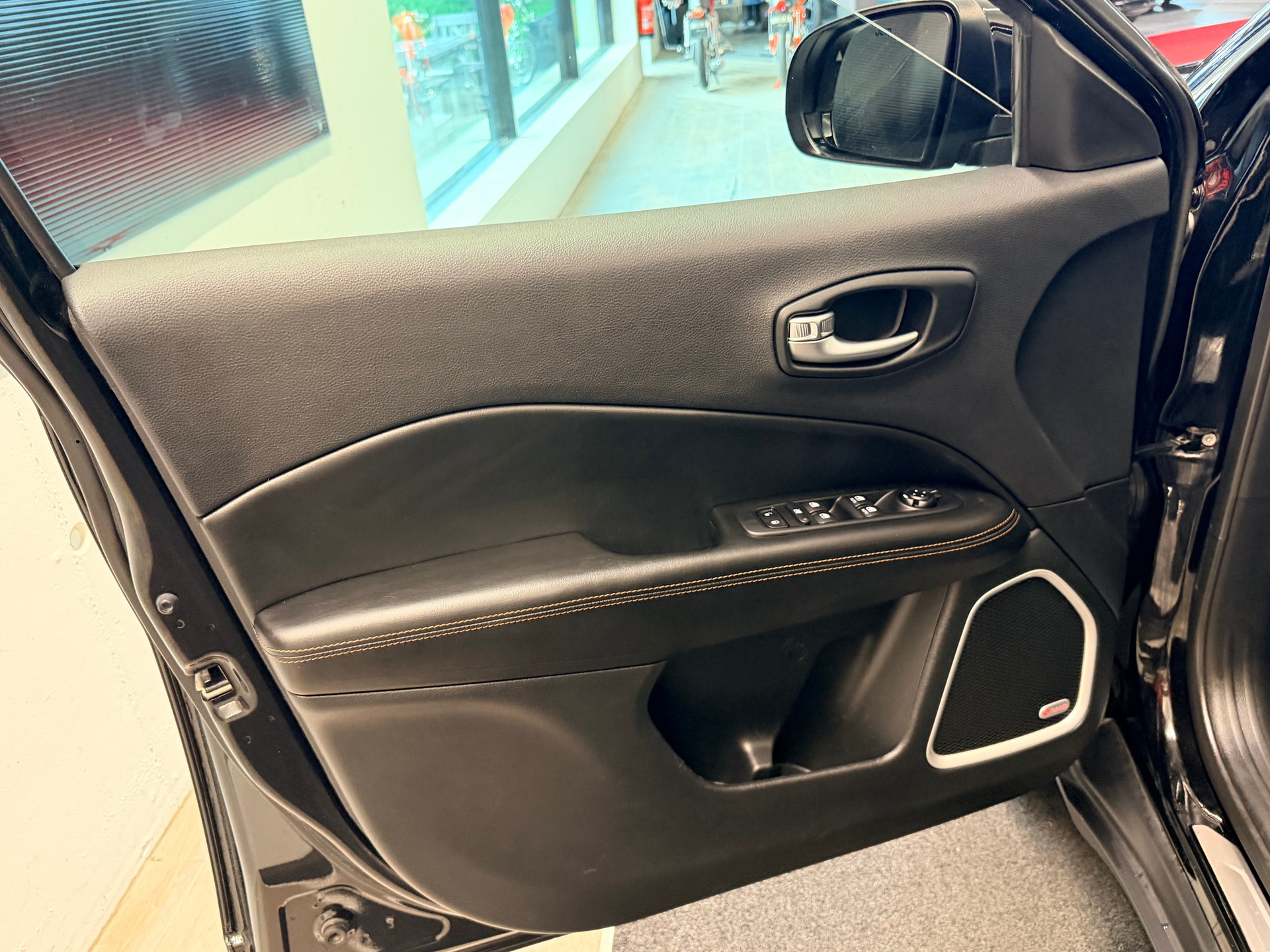 JEEP Compass 1.4 Turbo Limited AWD 9ATX-image-10