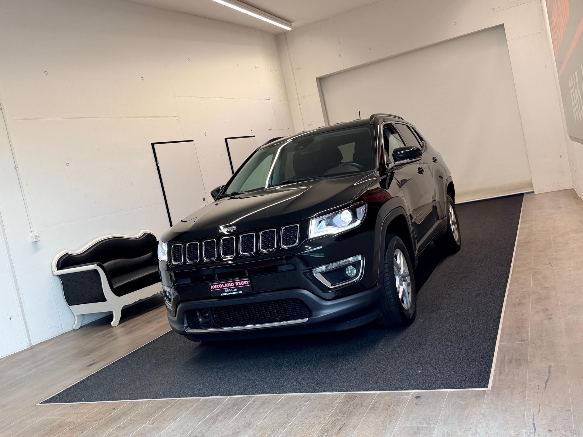 JEEP Compass 1.4 Turbo Limited AWD 9ATX-showroom-element-2