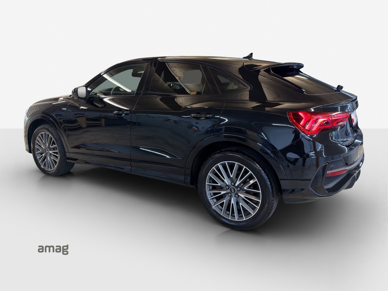 AUDI Q3 Sportback 45 TFSI e S line S-tronic-showroom-element-2