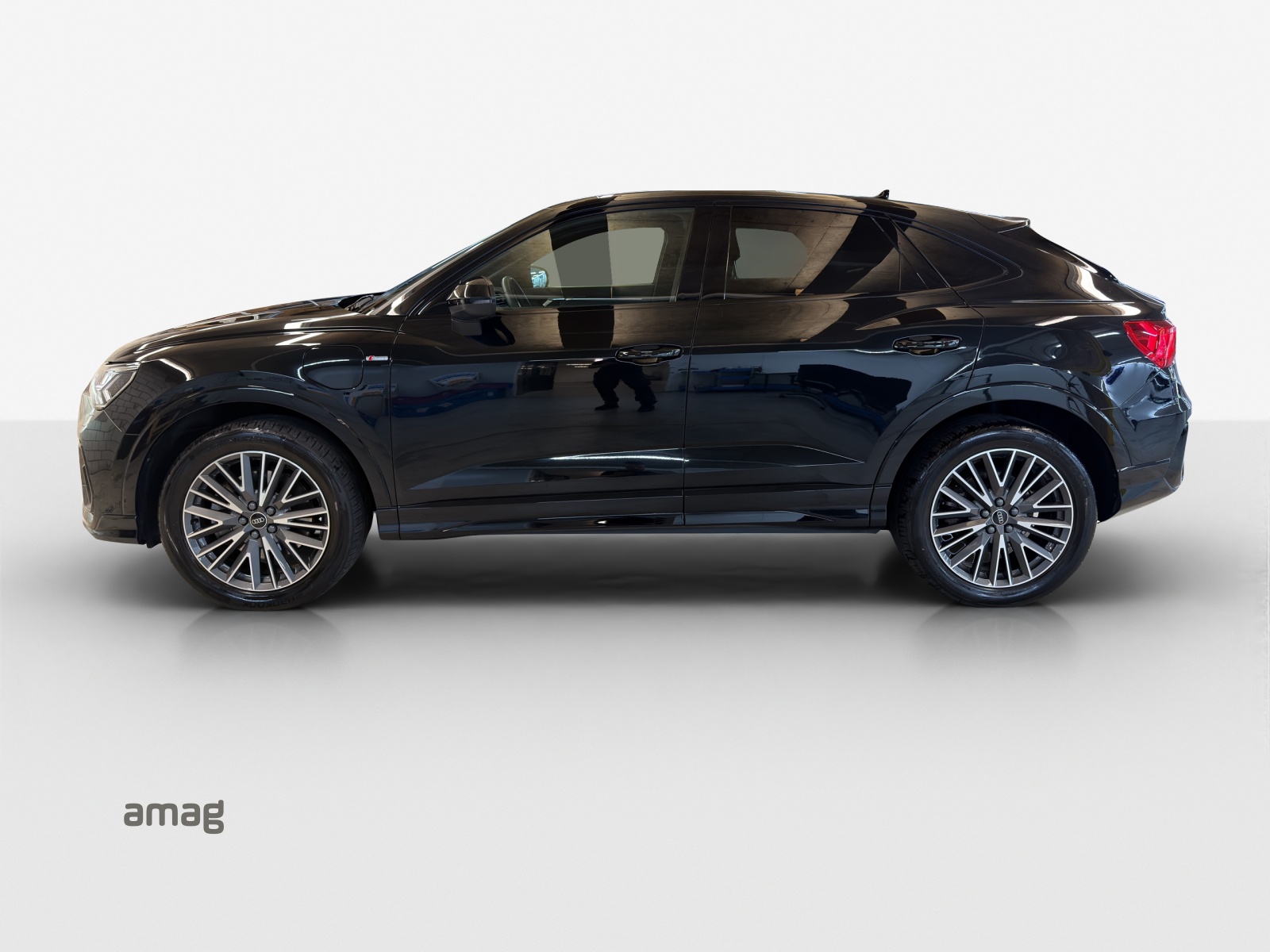 AUDI Q3 Sportback 45 TFSI e S line S-tronic-showroom-element-1