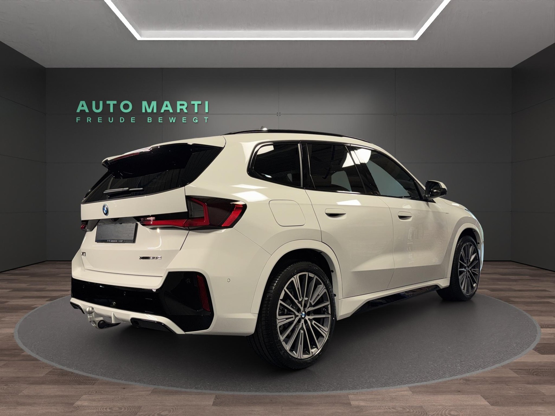 BMW X1 30e xDrive-showroom-element-3