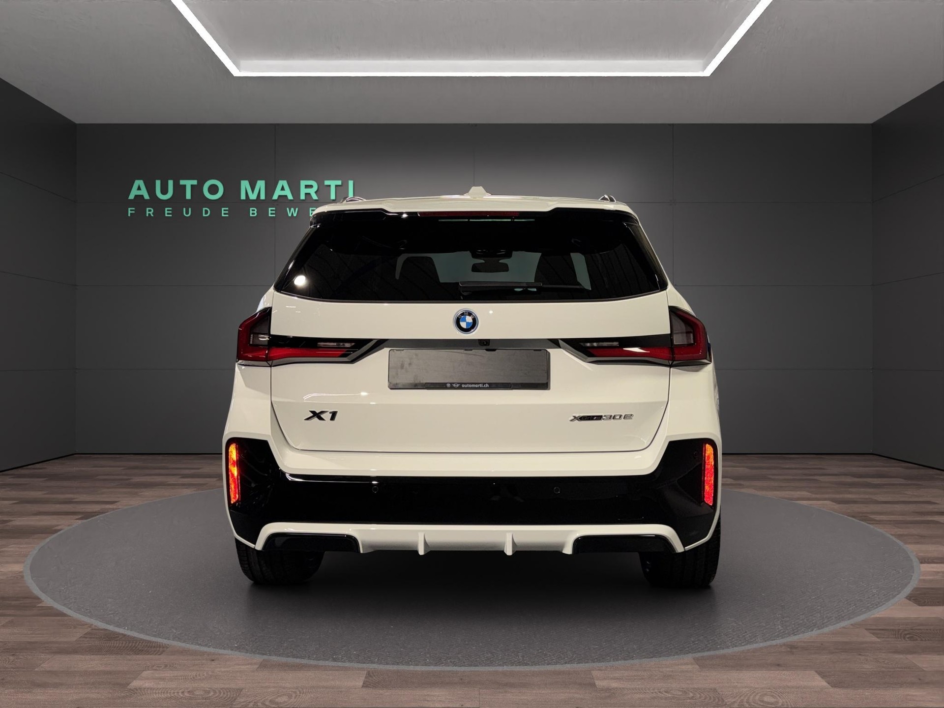 BMW X1 30e xDrive-showroom-element-2