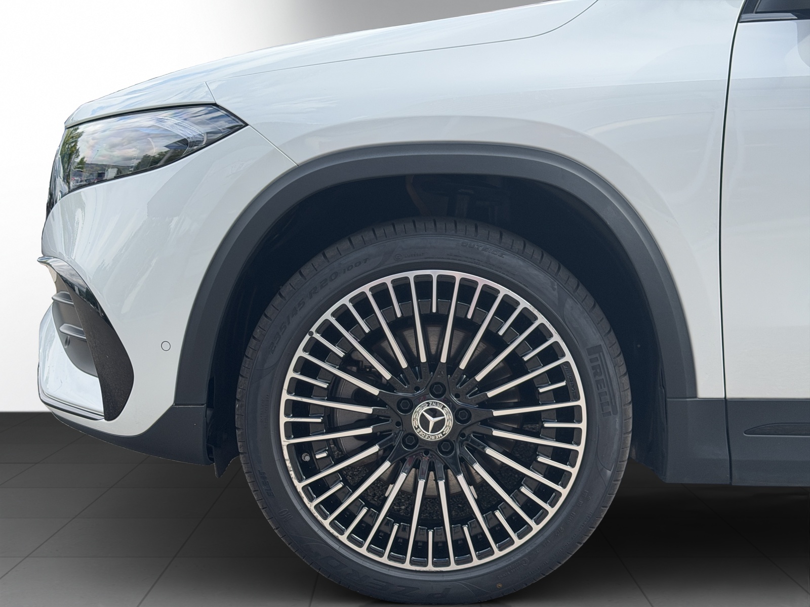 MERCEDES-BENZ EQA 350 4M Swiss Star AMG-image-6