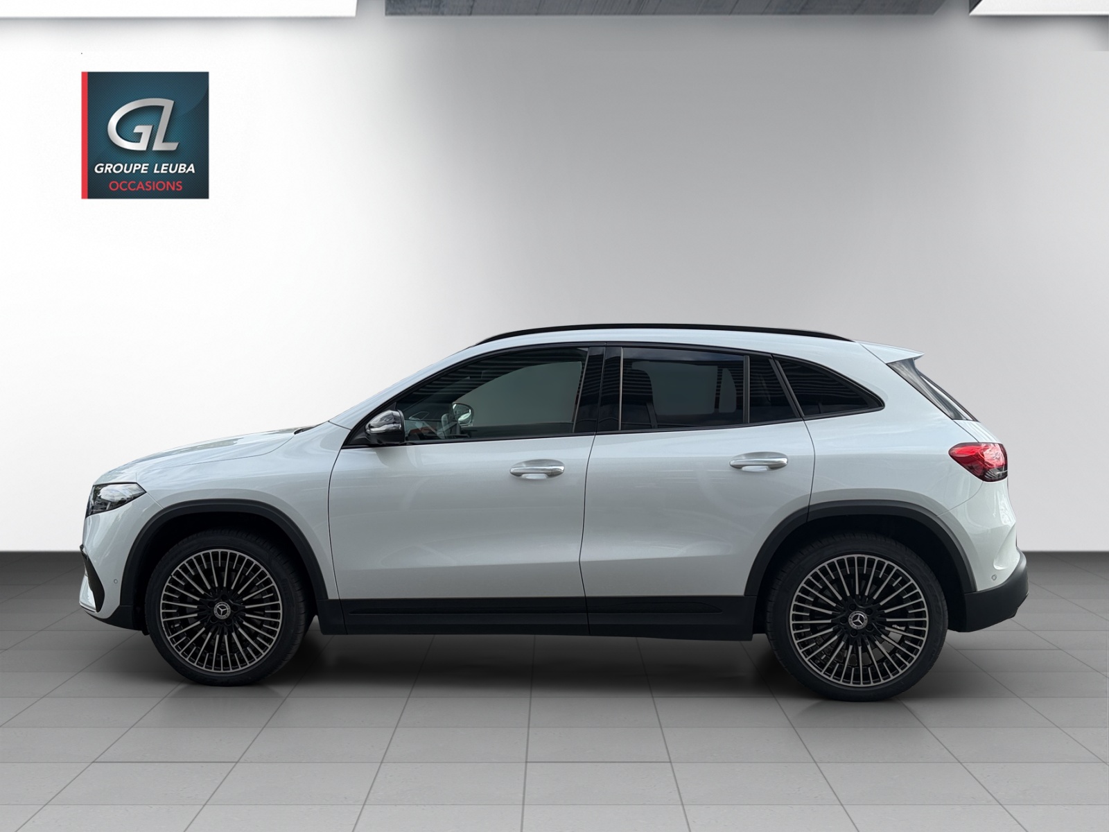 MERCEDES-BENZ EQA 350 4M Swiss Star AMG-showroom-element-2