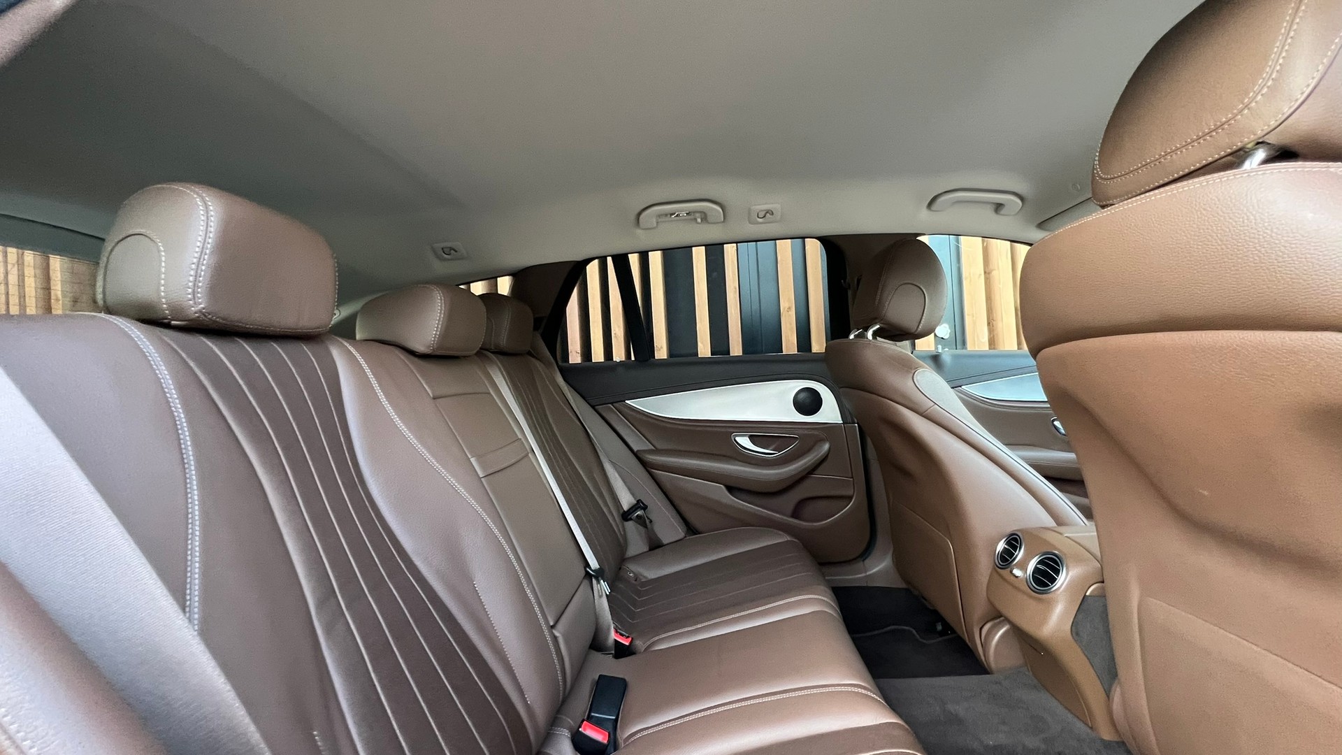 MERCEDES-BENZ E 220 d SWISS STAR AVANTGARDE 4MATIC 9G-TRONIC l 194 PS-image-25