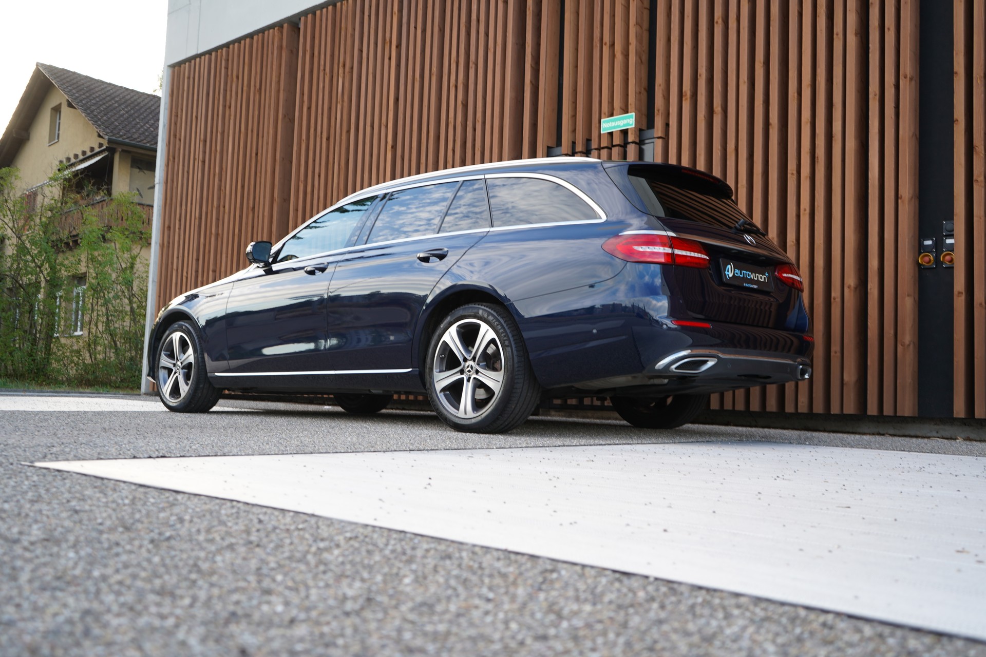 MERCEDES-BENZ E 220 d SWISS STAR AVANTGARDE 4MATIC 9G-TRONIC l 194 PS-image-6