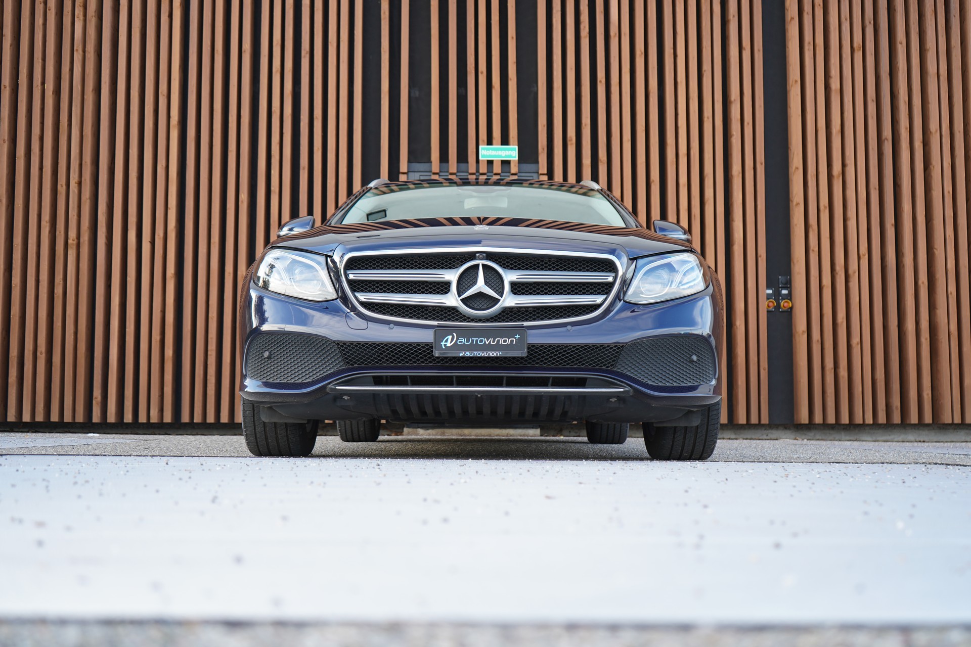MERCEDES-BENZ E 220 d SWISS STAR AVANTGARDE 4MATIC 9G-TRONIC l 194 PS-image-13