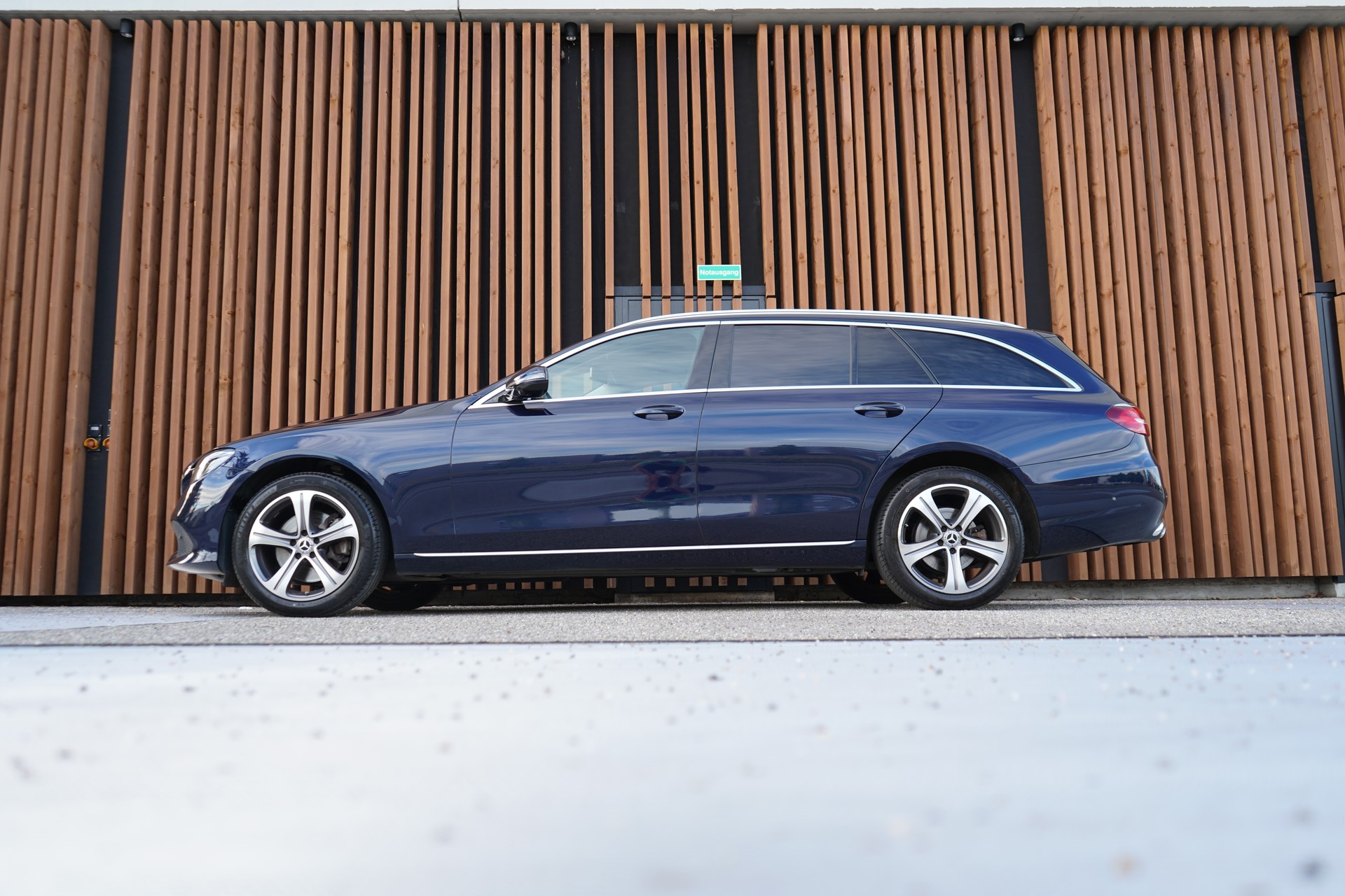 MERCEDES-BENZ E 220 d SWISS STAR AVANTGARDE 4MATIC 9G-TRONIC l 194 PS-showroom-element-1