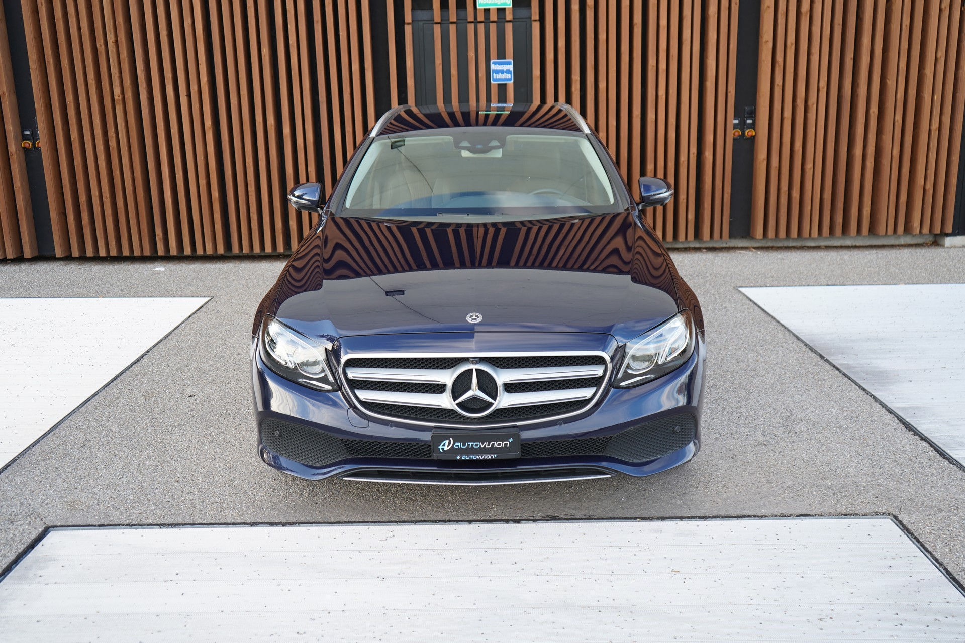 MERCEDES-BENZ E 220 d SWISS STAR AVANTGARDE 4MATIC 9G-TRONIC l 194 PS-image-12