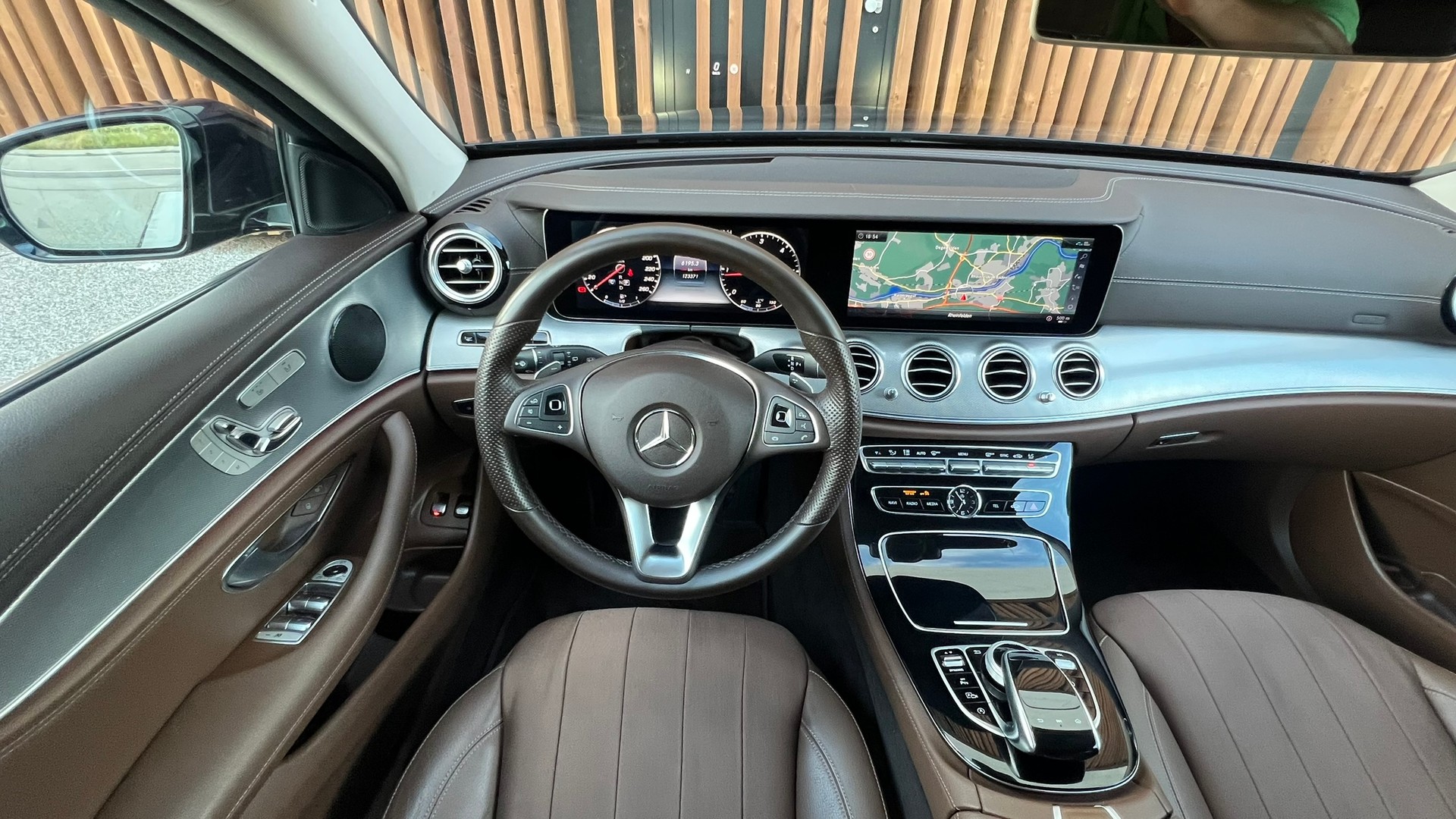 MERCEDES-BENZ E 220 d SWISS STAR AVANTGARDE 4MATIC 9G-TRONIC l 194 PS-image-21