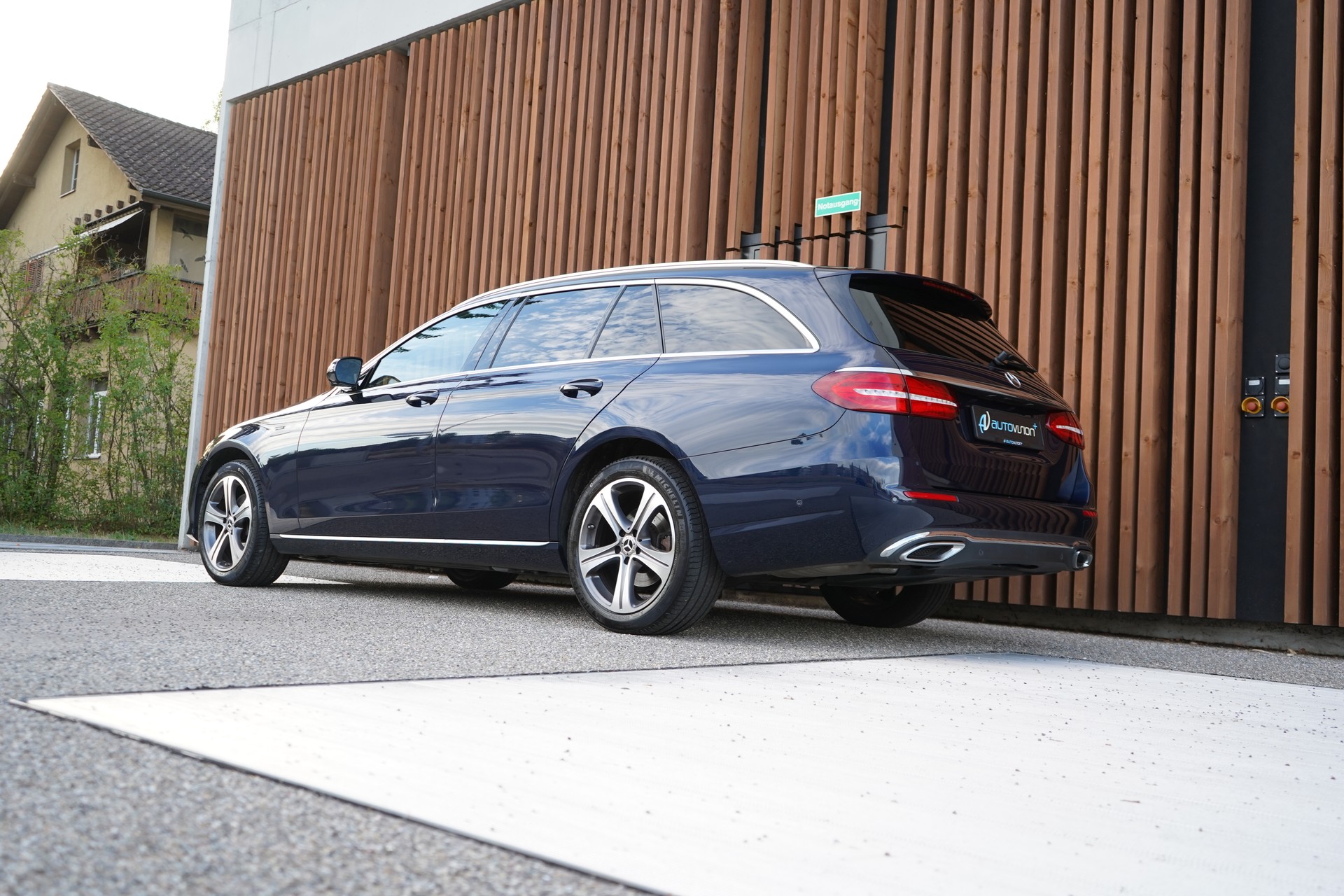 MERCEDES-BENZ E 220 d SWISS STAR AVANTGARDE 4MATIC 9G-TRONIC l 194 PS-image-8