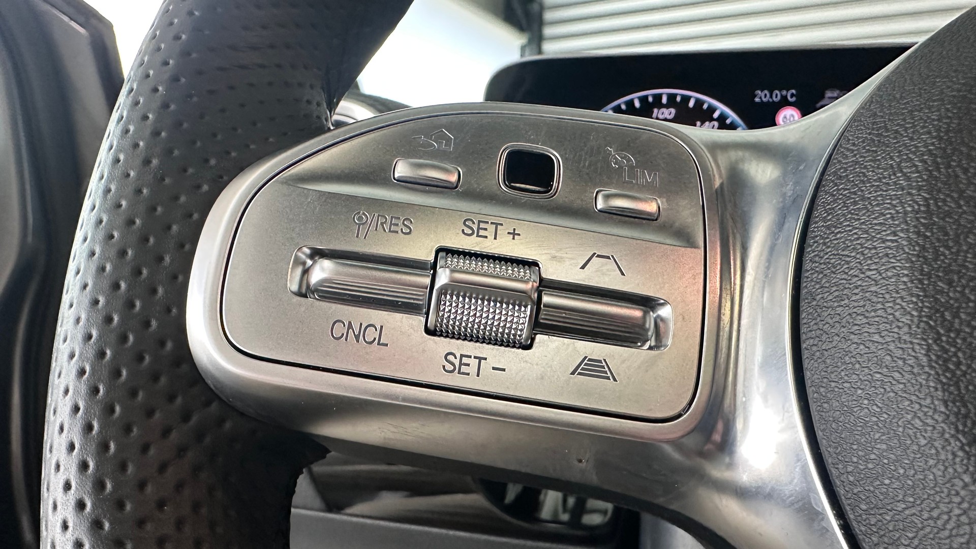 MERCEDES-BENZ B 220 AMG Line 4matic-image-9