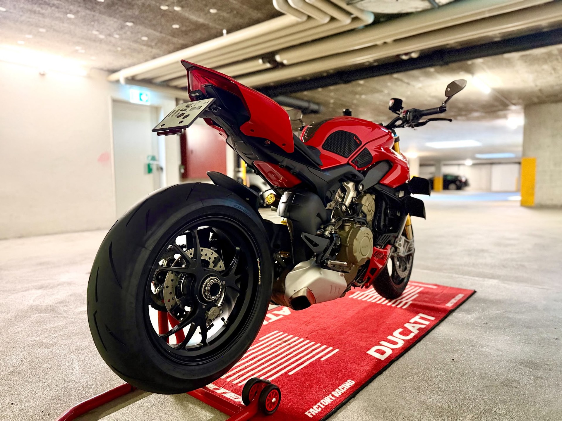 DUCATI Streetfighter V4 S-image-3