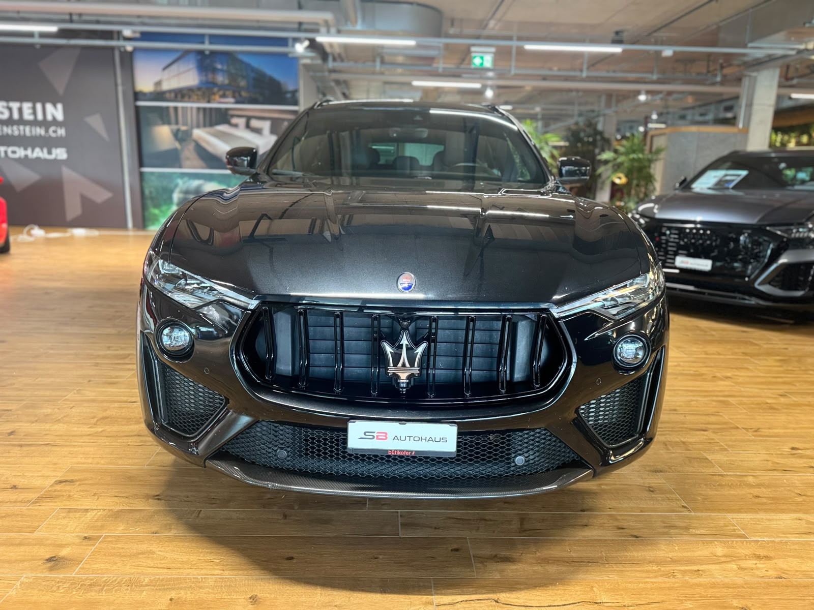 MASERATI Levante 3.8 V8 Trofeo Q4 Automatica (CH) Carbon Exterieur & Interieur