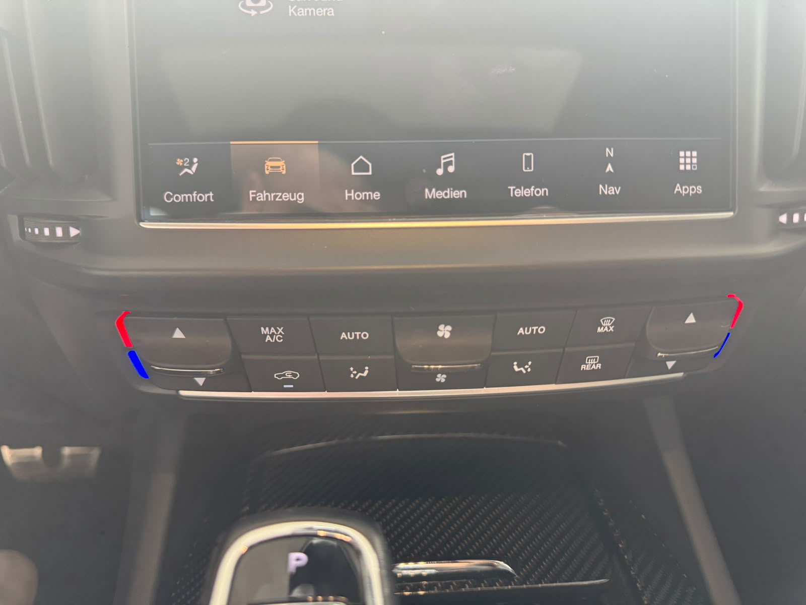 MASERATI Levante 3.8 V8 Trofeo Q4 Automatica (CH) Carbon Exterieur & Interieur-image-14