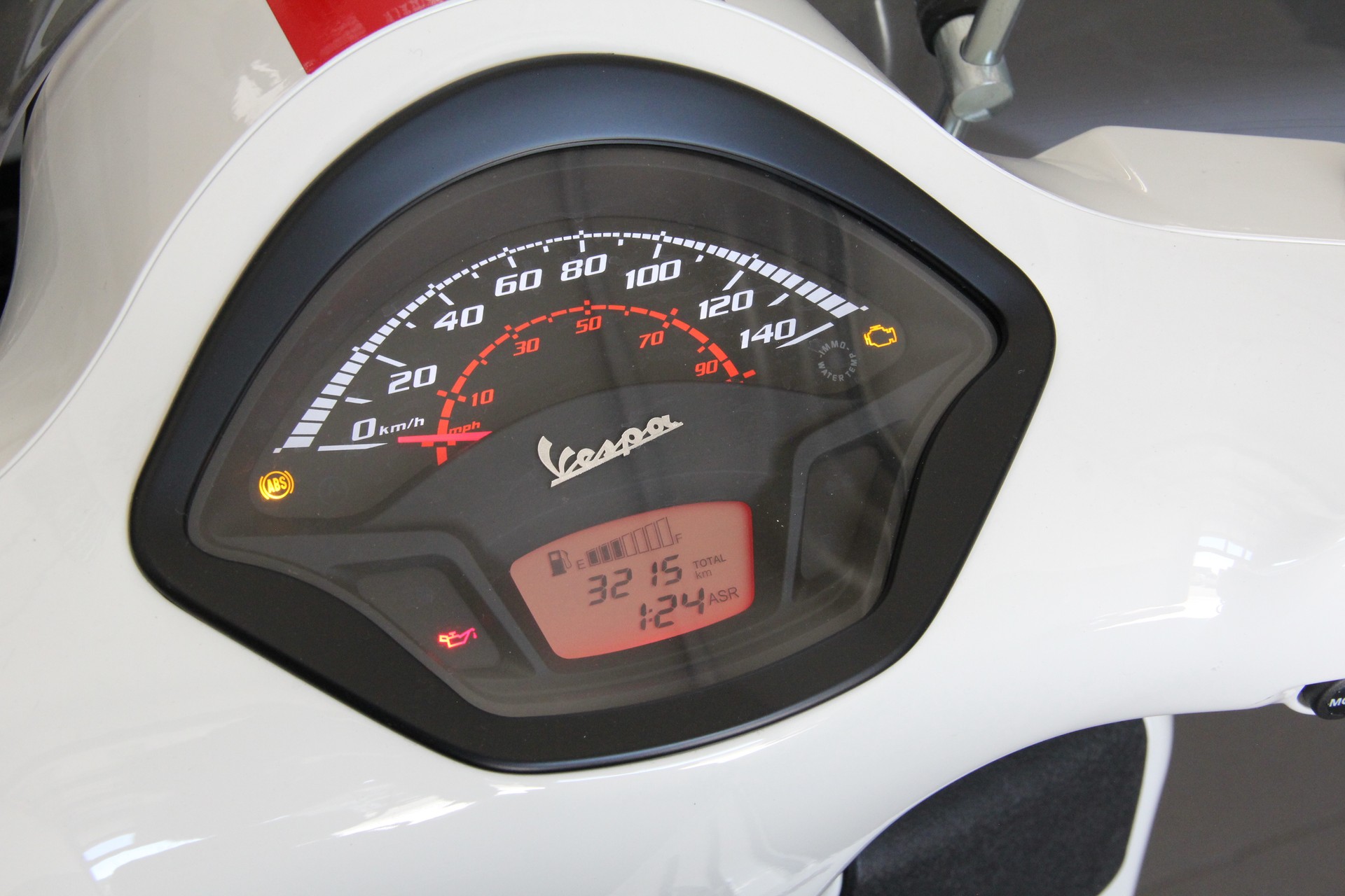 PIAGGIO Vespa GTS 300 Racing Sixties ABS-image-12