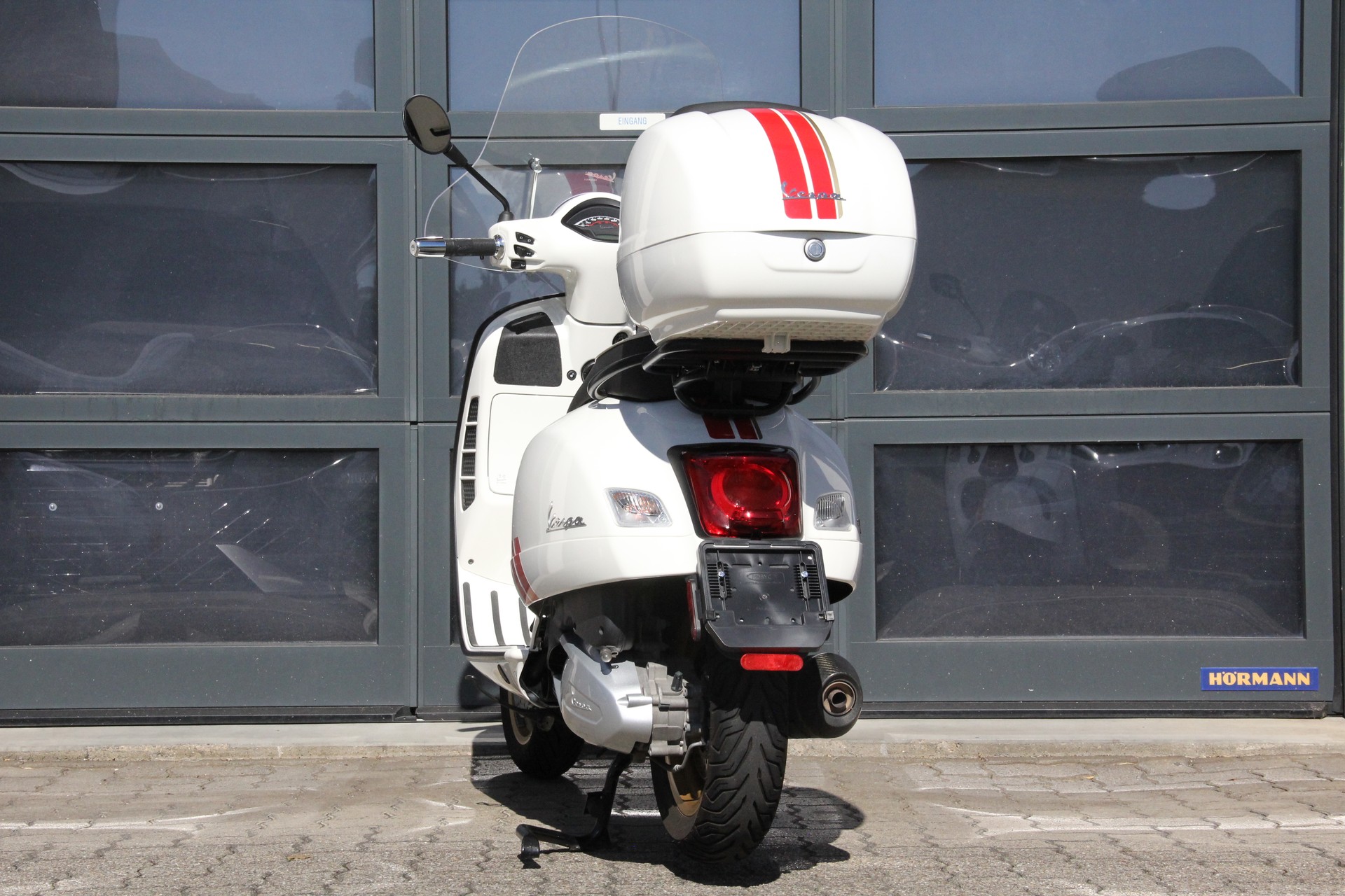 PIAGGIO Vespa GTS 300 Racing Sixties ABS-image-5
